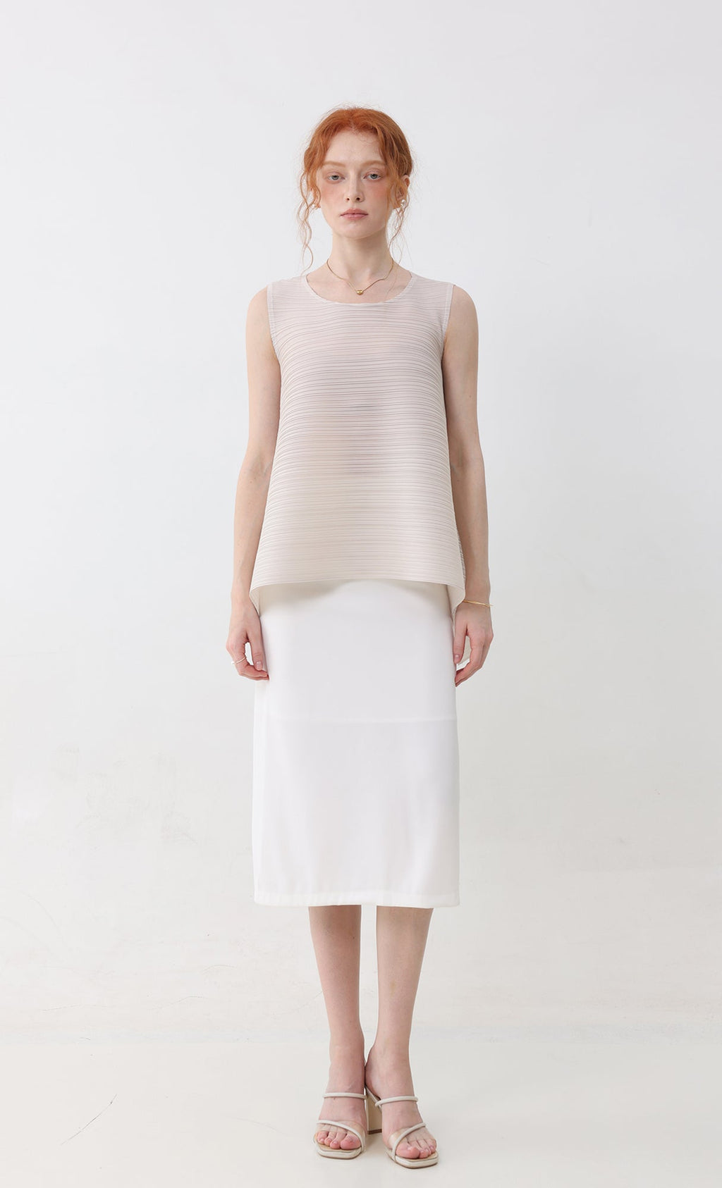 Fine flare pleated top_lightbeige