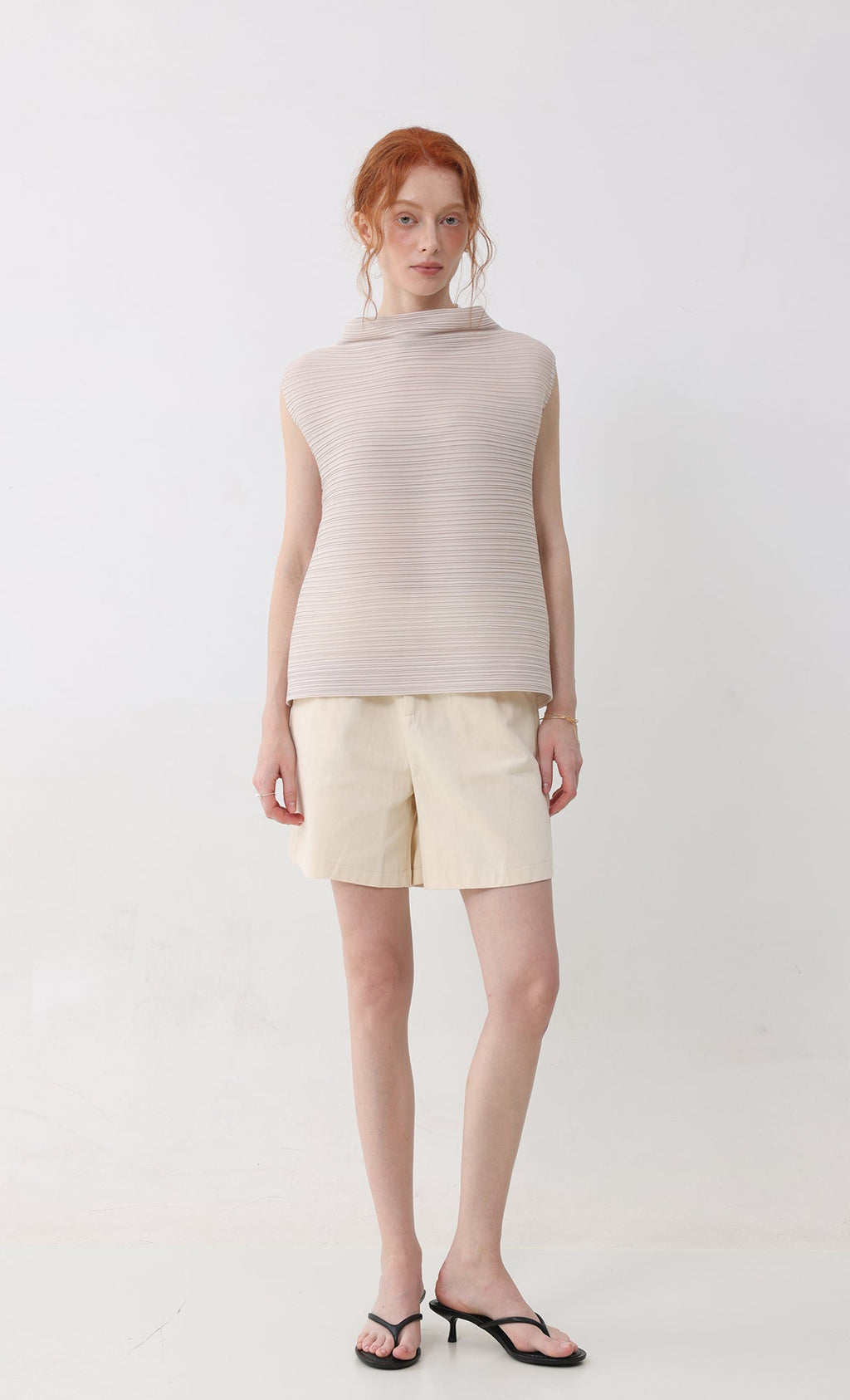 Shor half-neck pleated top_lightbeige