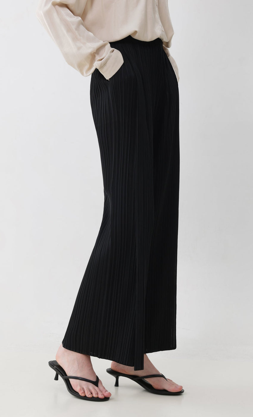 Short / Black