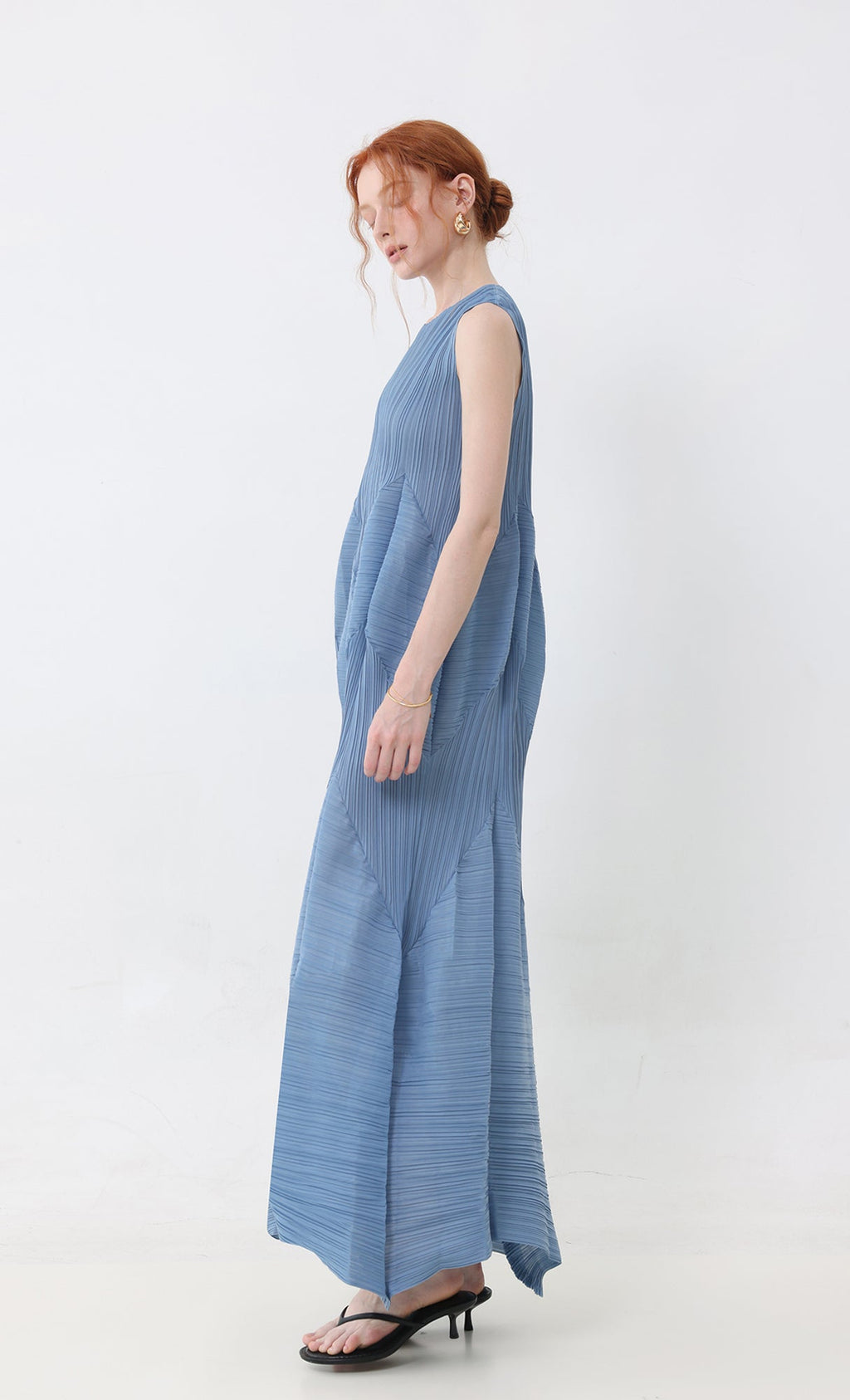 Allu volume sleeveless pleated dress_blue