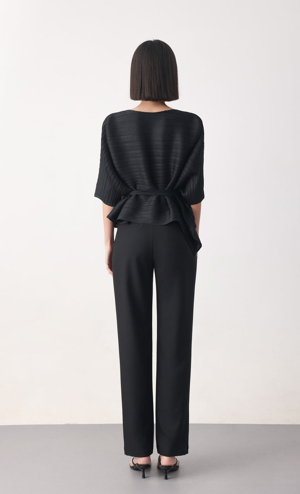 Tria pleated blouse & strap set_black