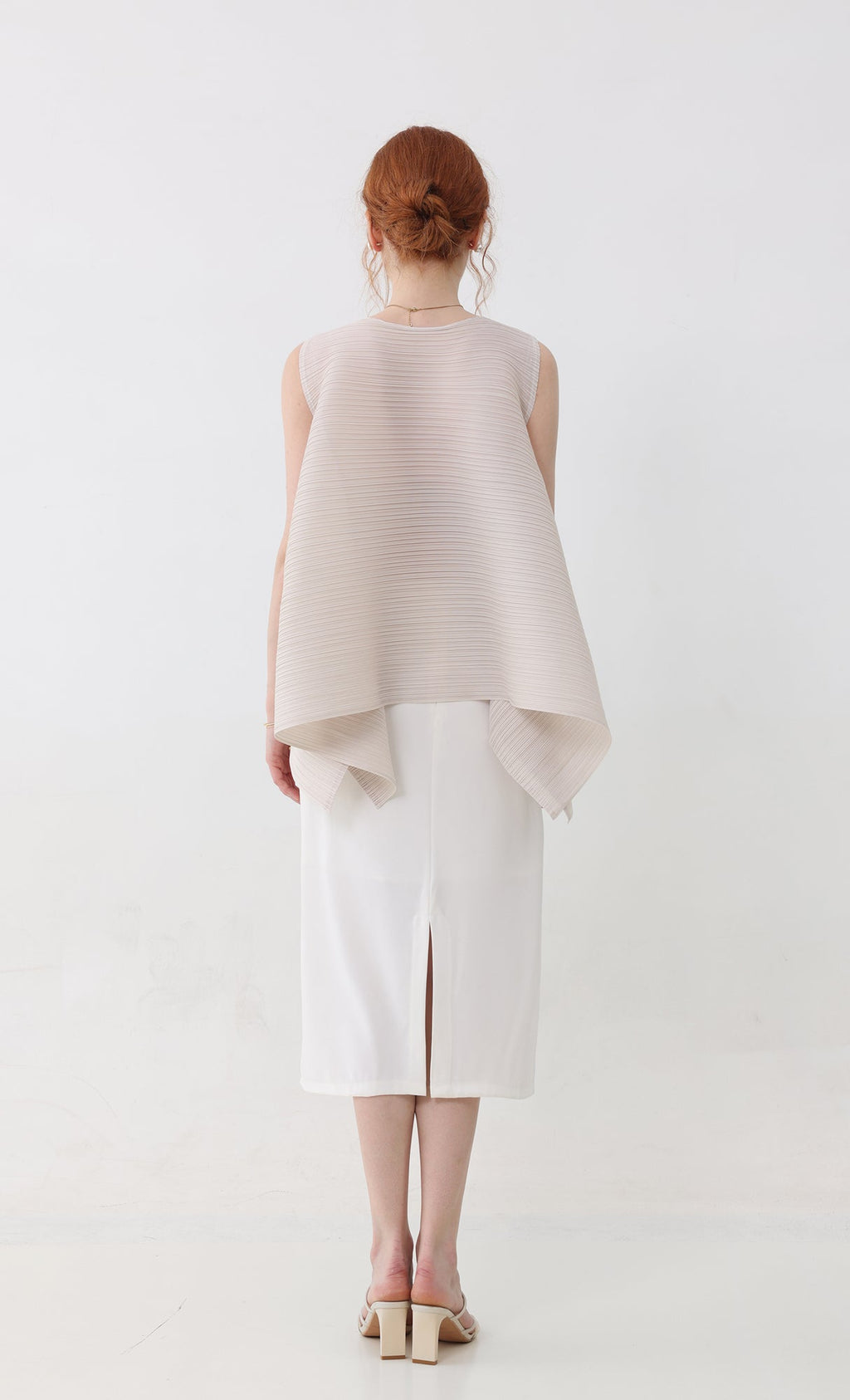 Fine flare pleated top_lightbeige