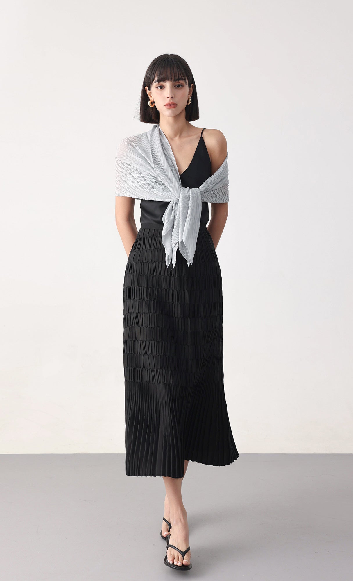 Essential pleated scarf_grey