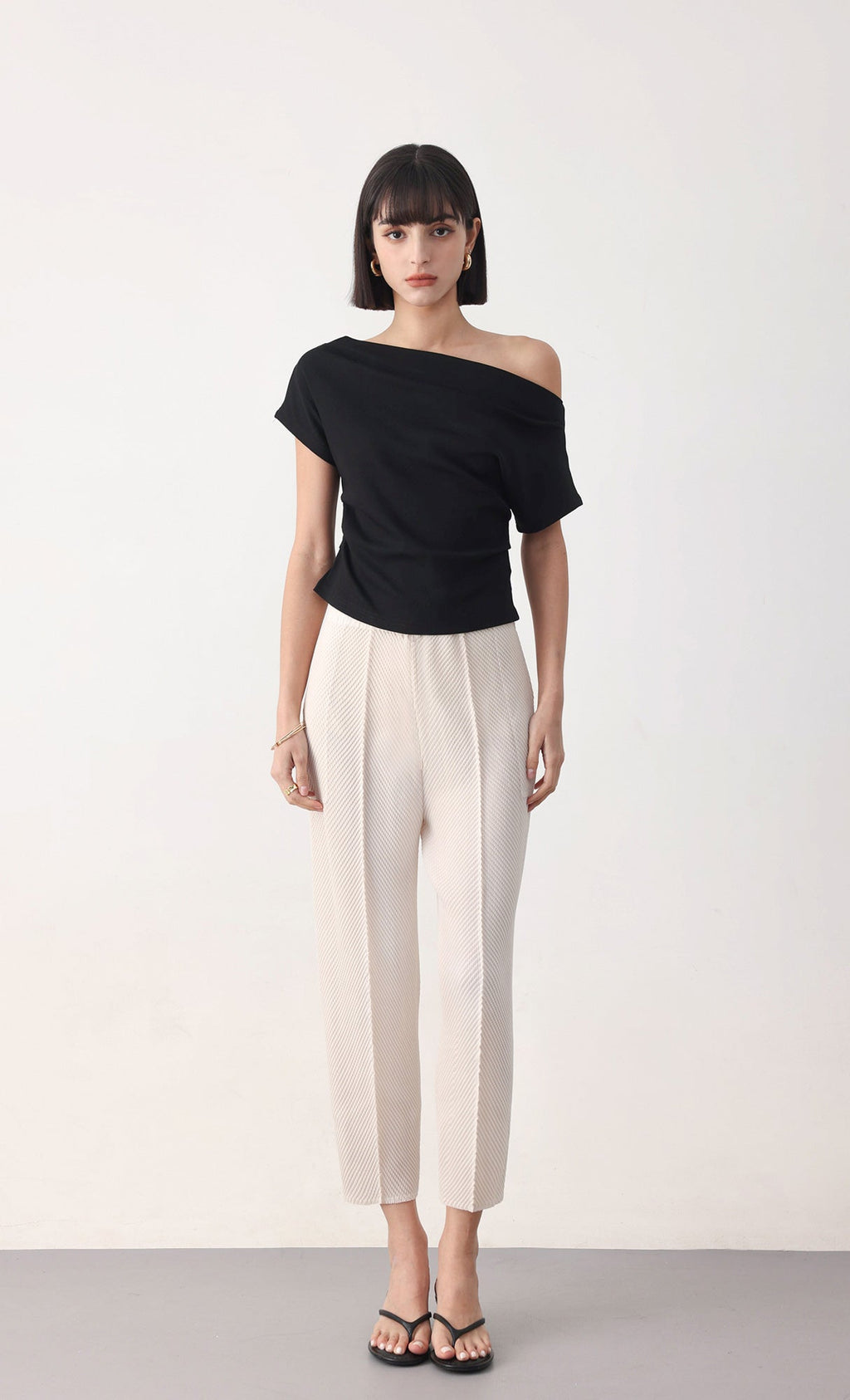 Circular pleated pants_beige