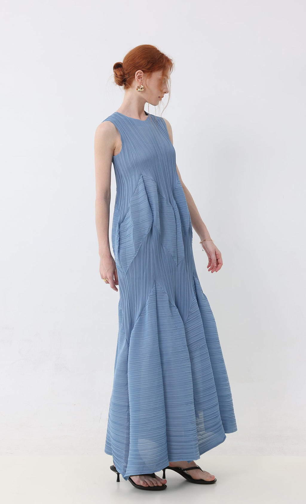 Allu volume sleeveless pleated dress_blue