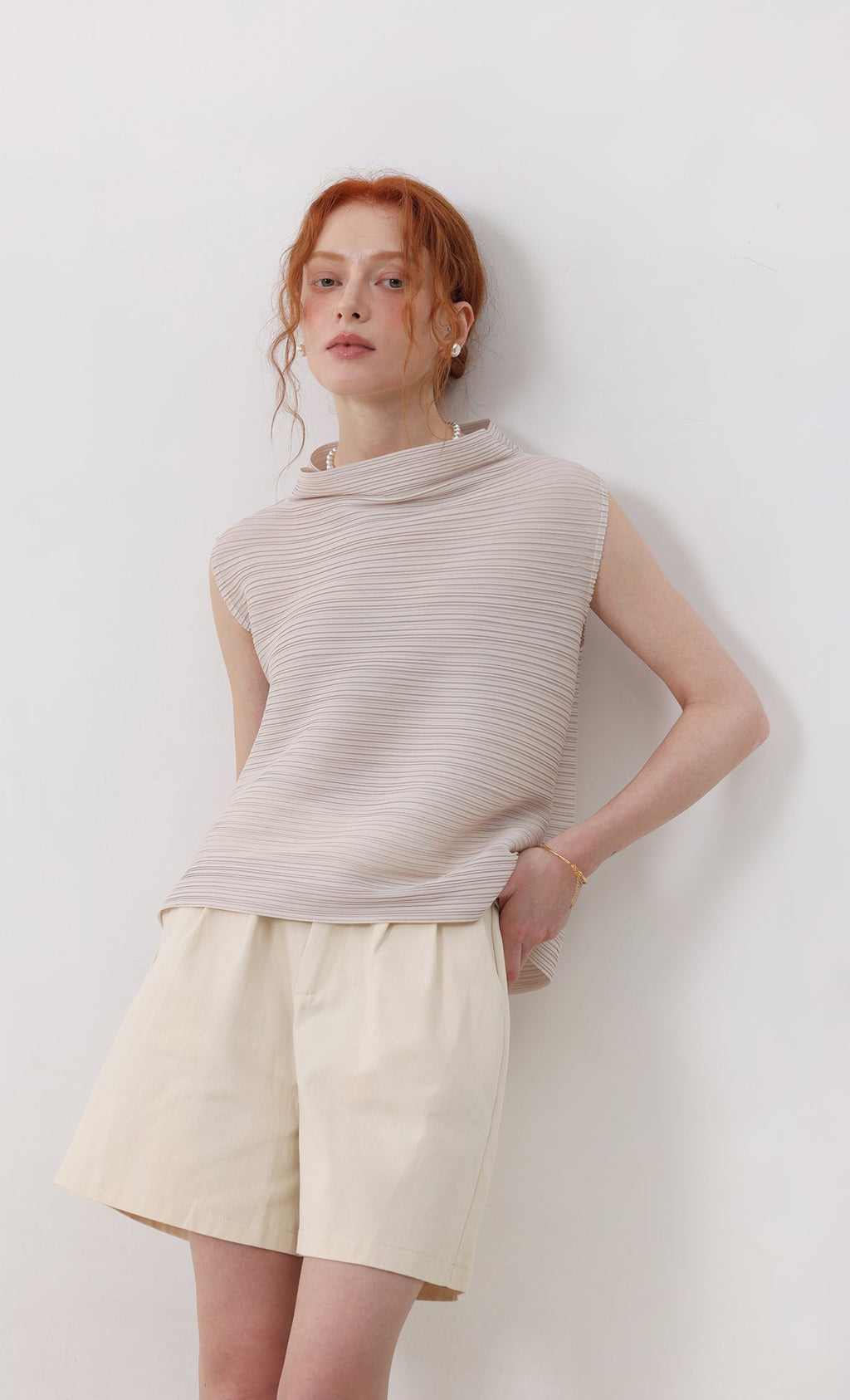 Shor half-neck pleated top_lightbeige