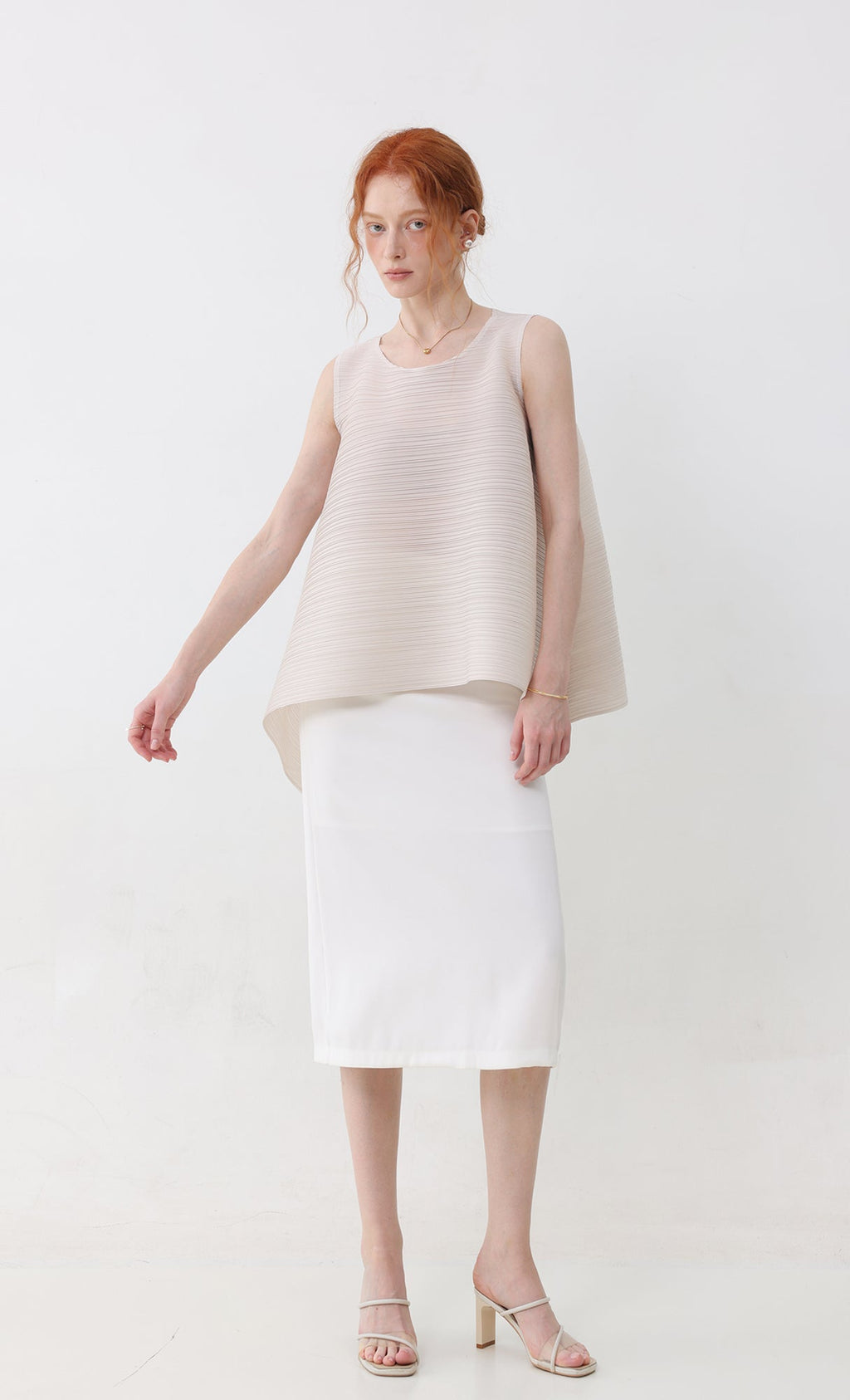 Fine flare pleated top_lightbeige