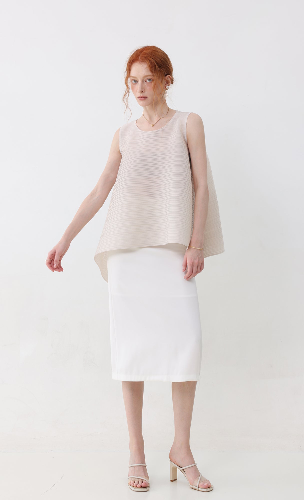 Fine flare pleated top_lightbeige