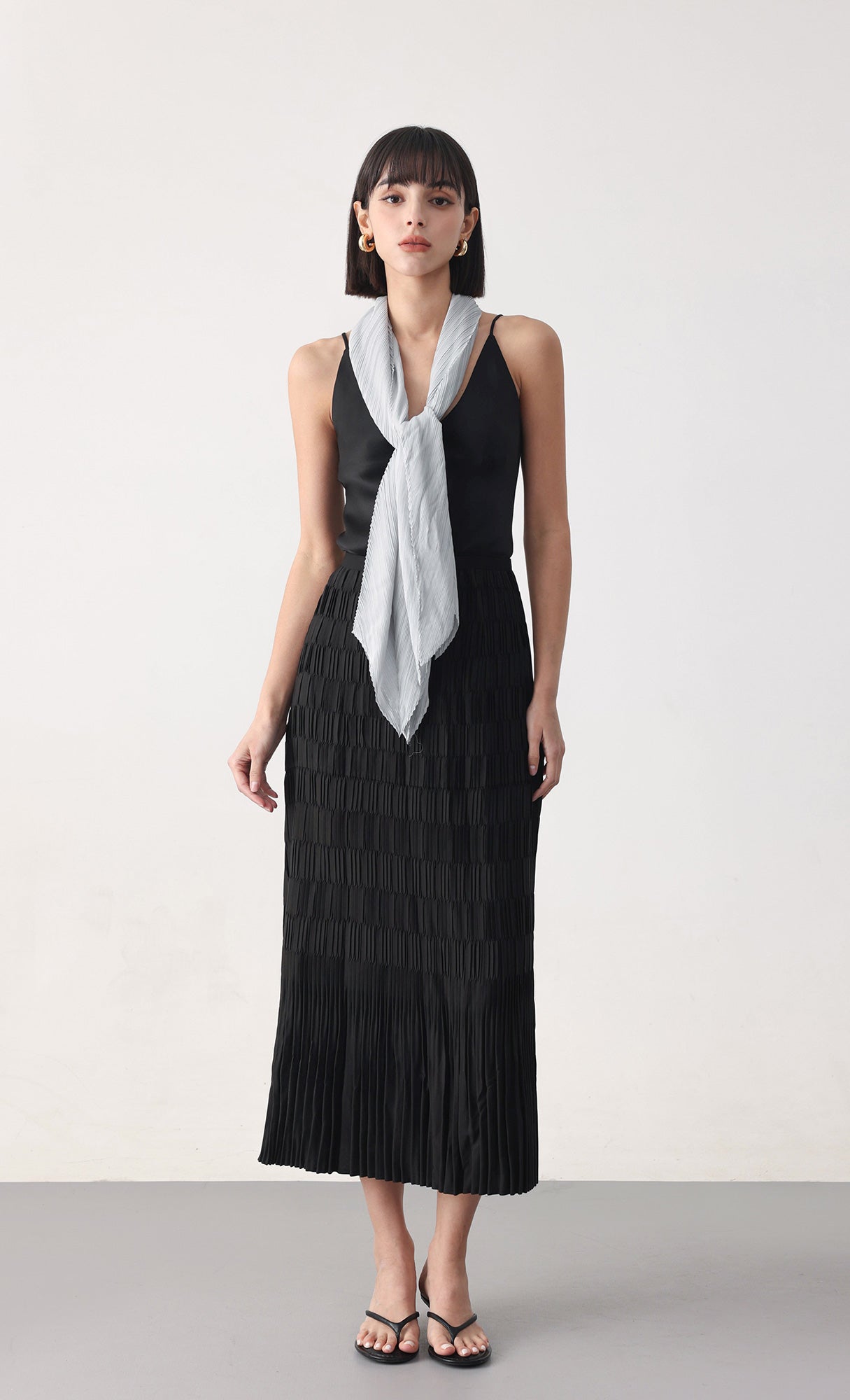Essential pleated scarf_grey
