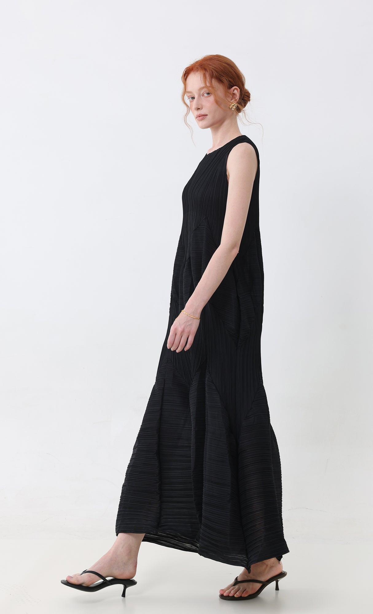 Allu volume sleeveless pleated dress_black