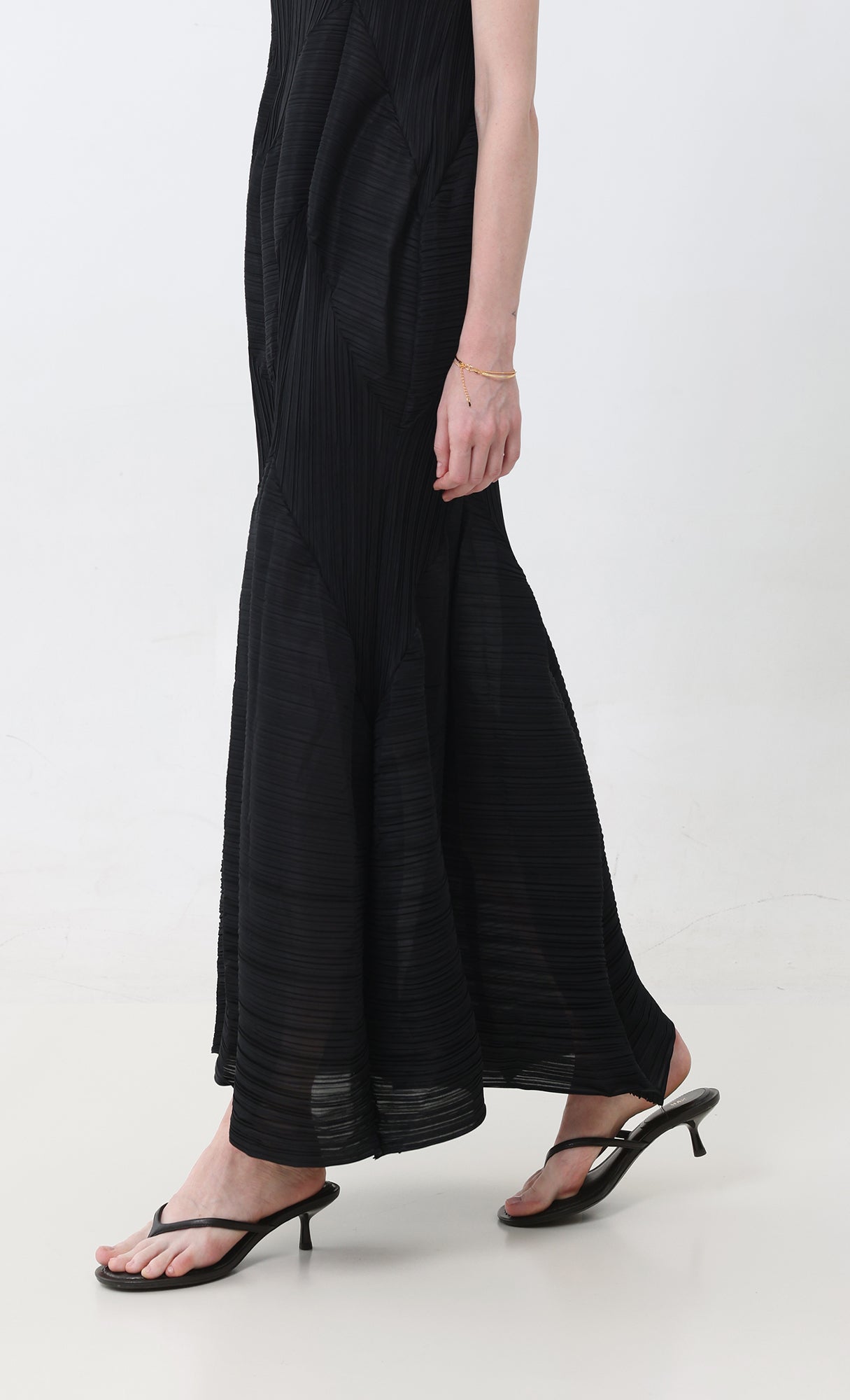 Allu volume sleeveless pleated dress_black
