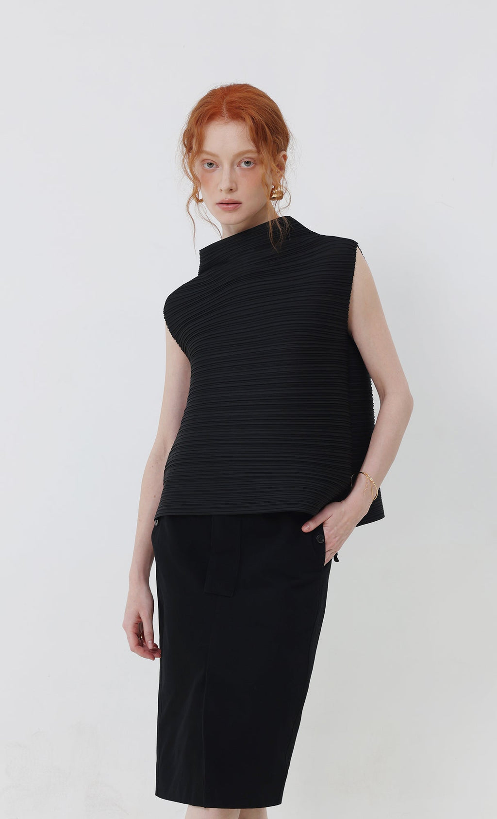 Shor half-neck pleated top_black