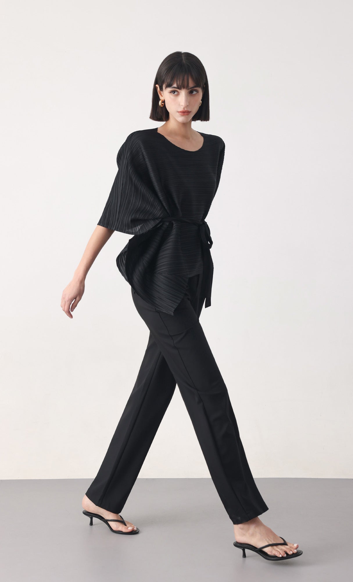 Tria pleated blouse & strap set_black