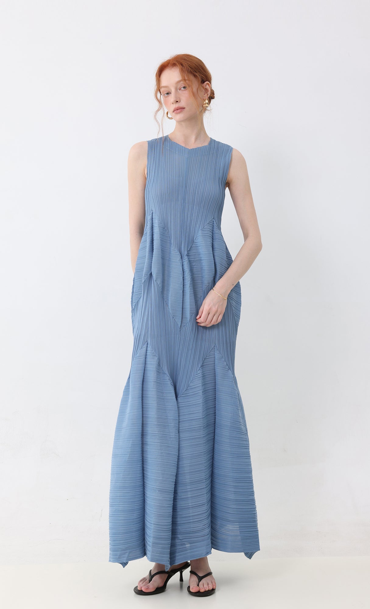 Allu volume sleeveless pleated dress_blue