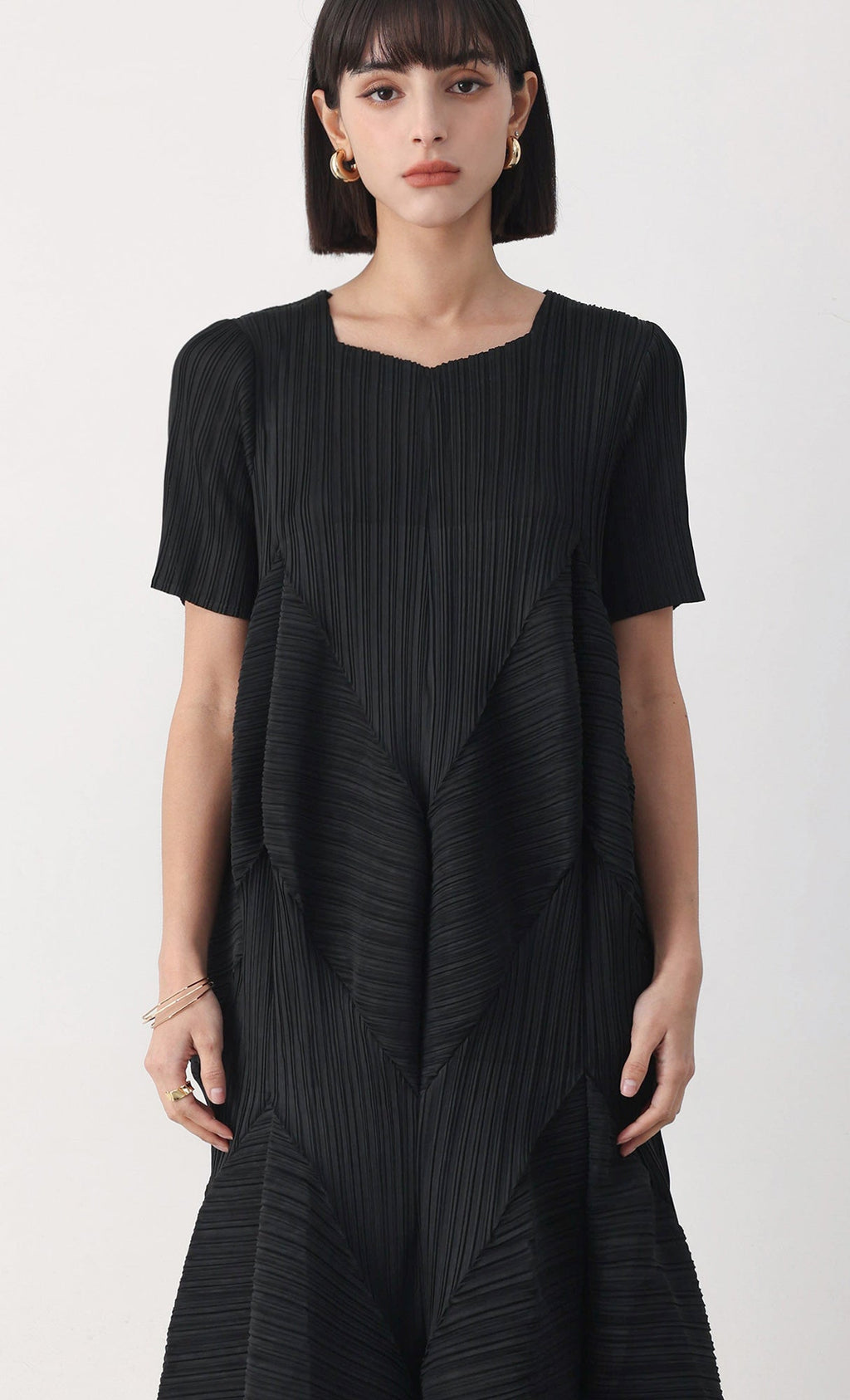 Voluminous pleated dress_black