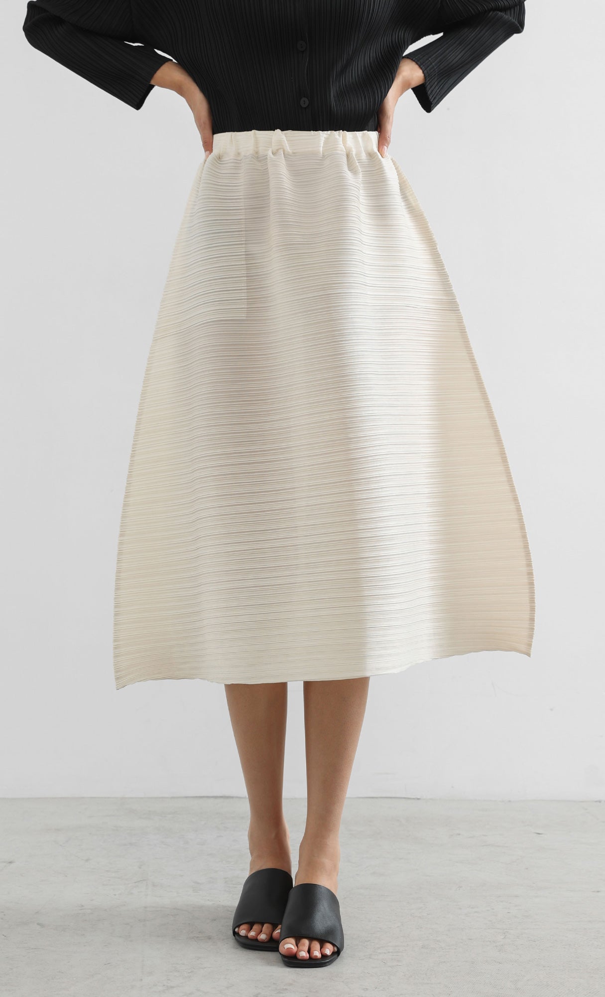 horiz pleated midi skirt_ivory