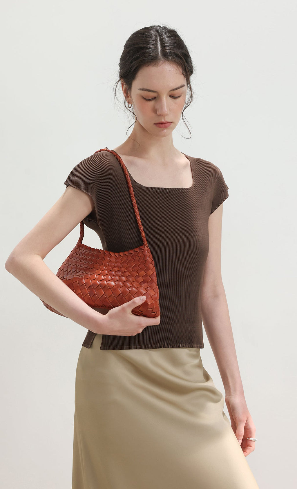 Nesia weaving shouler bag_camel