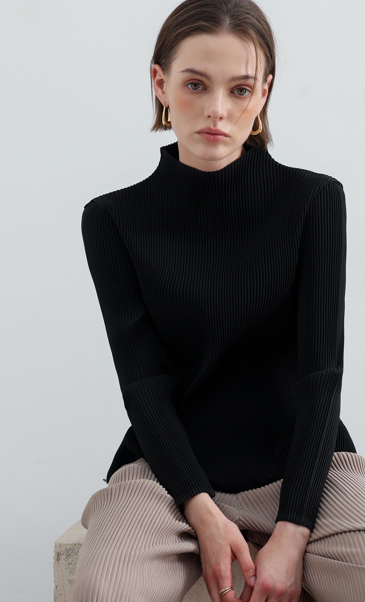 Essential Relaxed Pleated Half-Neck Top_Black