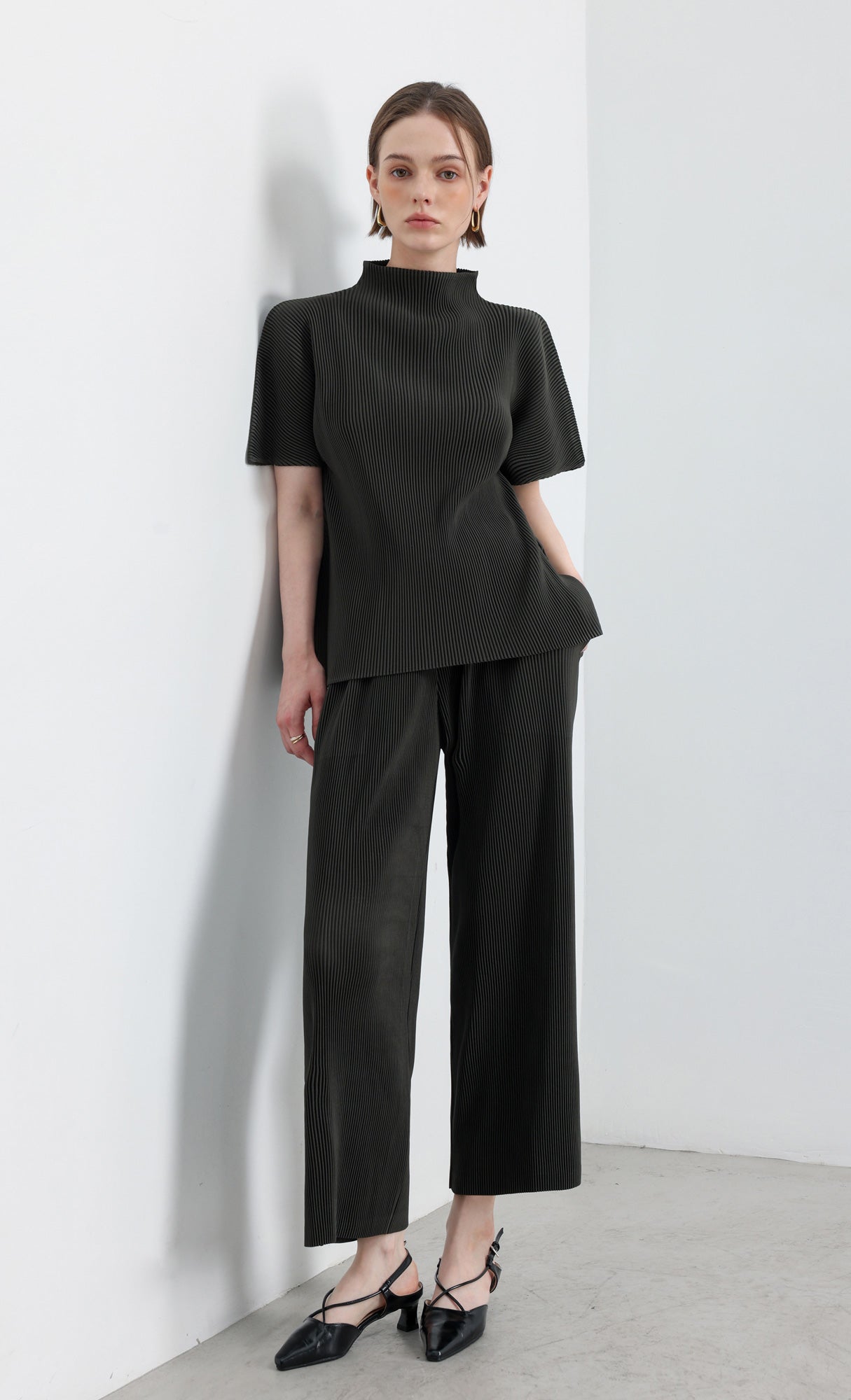Essential Pleated Half-Neck Top_Khaki