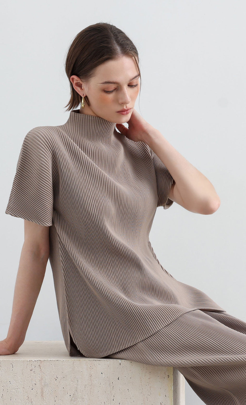 Essential Pleated Half-Neck Top_Beige