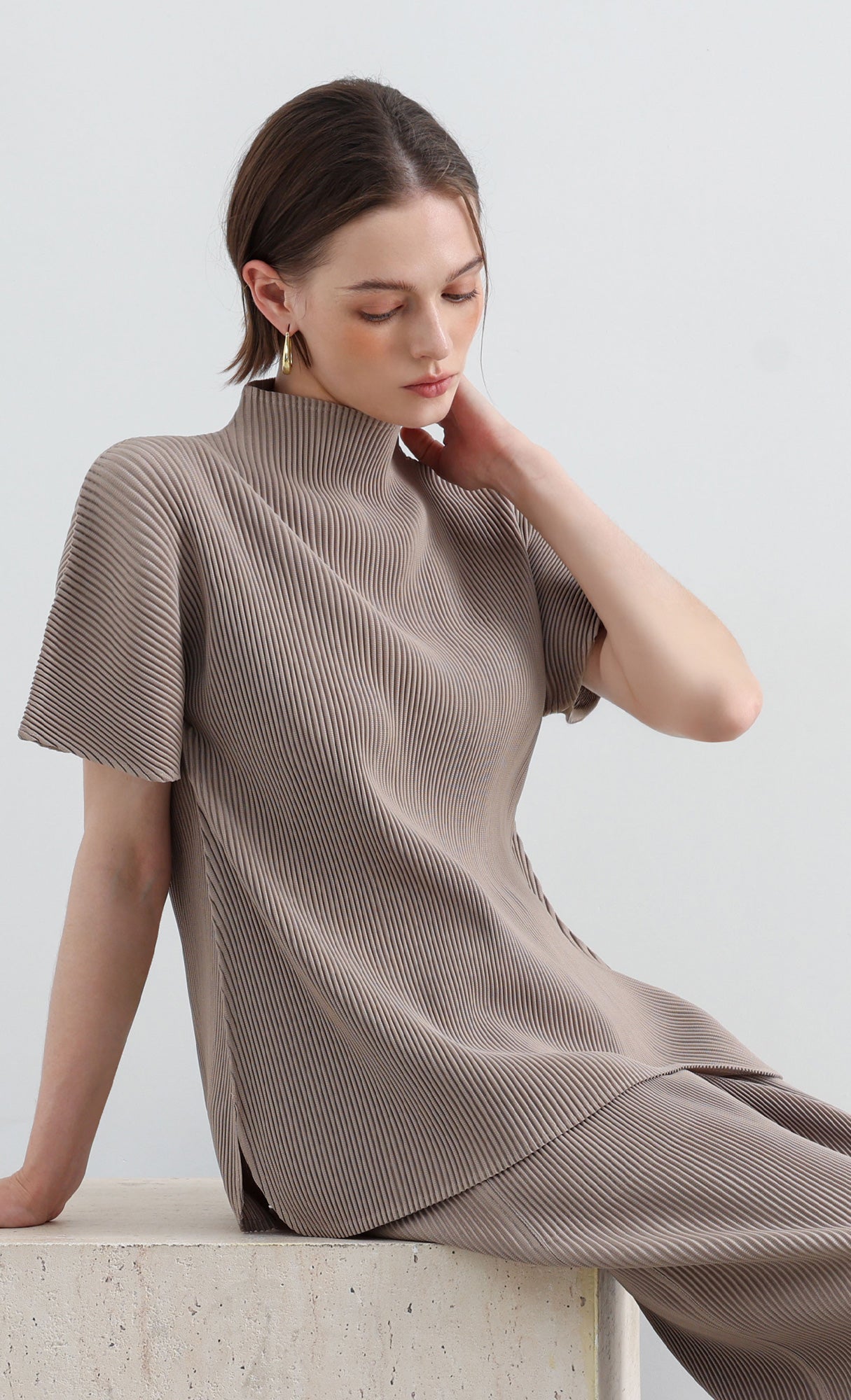 Essential Pleated Half-Neck Top_Beige