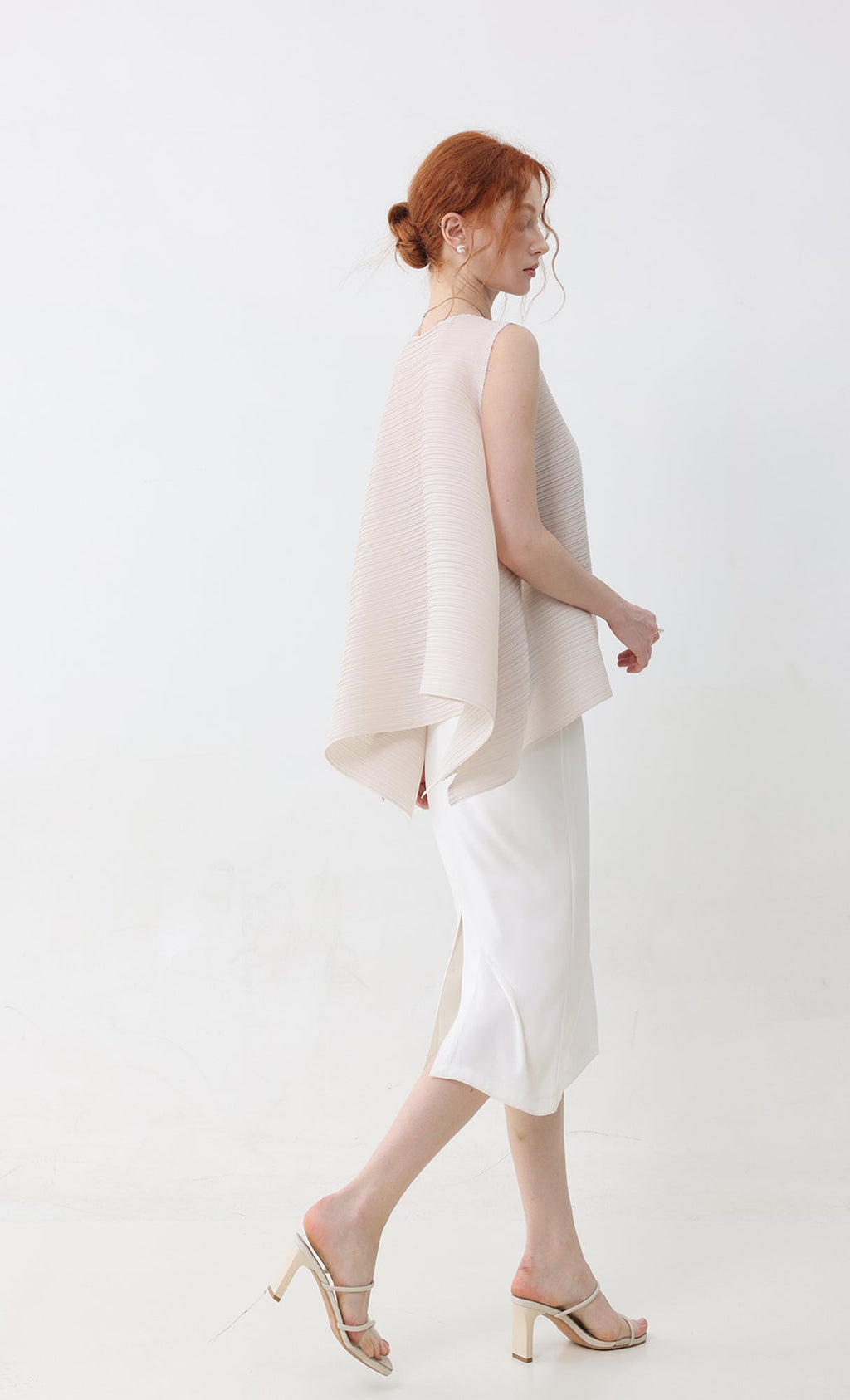 Fine flare pleated top_lightbeige