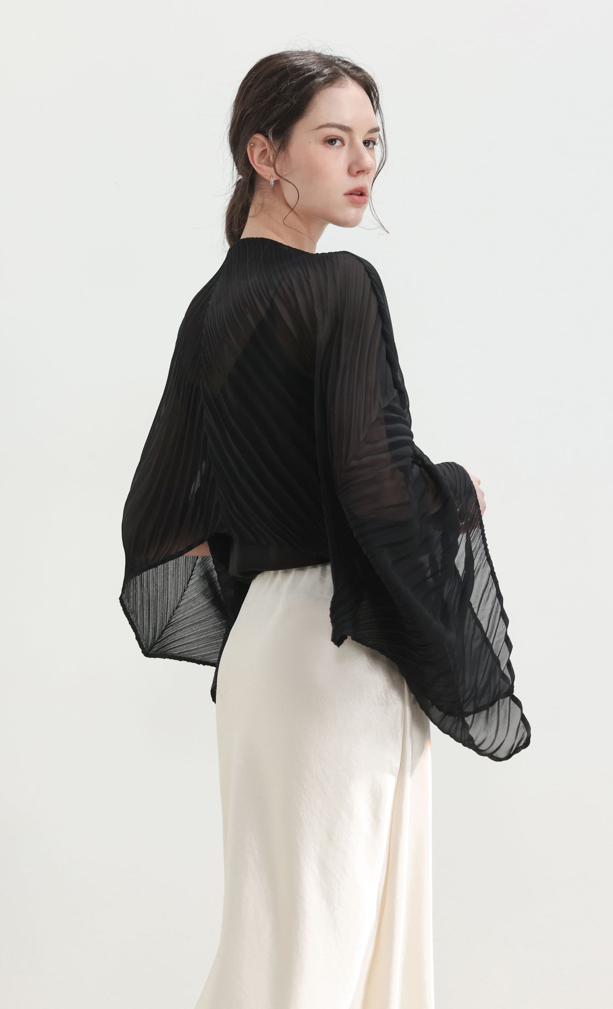 Pleated cape scarf_black