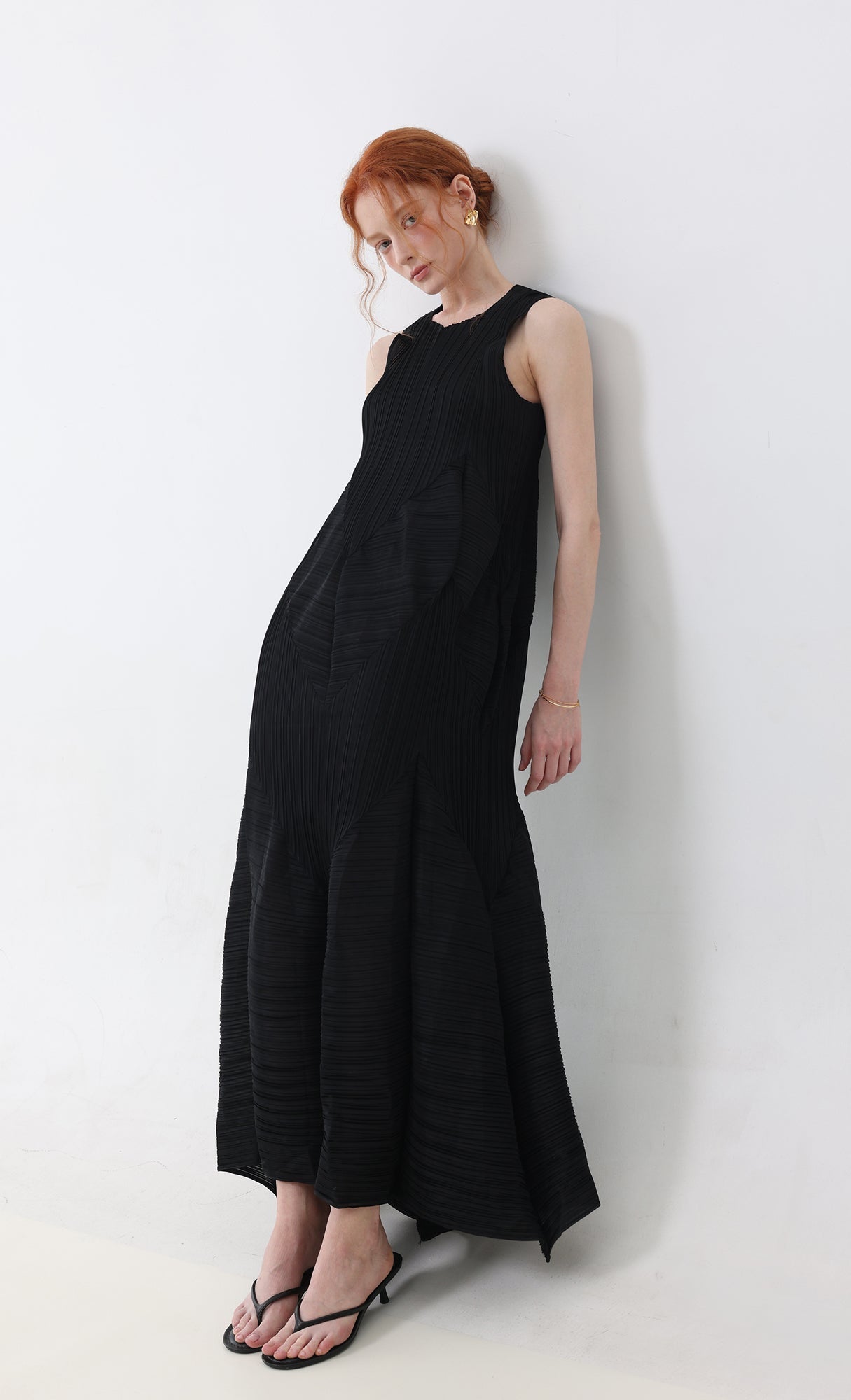 Allu volume sleeveless pleated dress_black