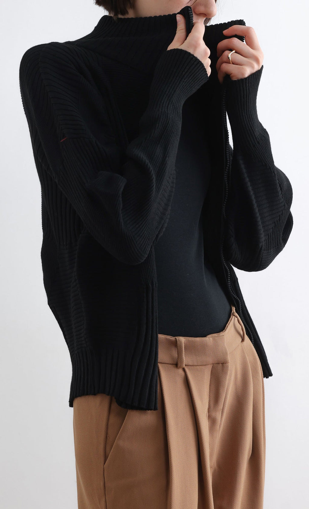 High Neck Knitted Pleated Zip-Up Cardigan_Black