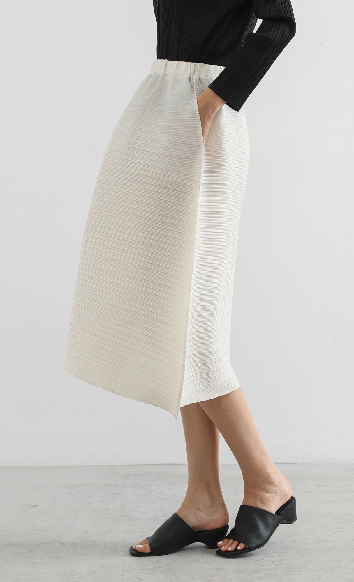 horiz pleated midi skirt_ivory
