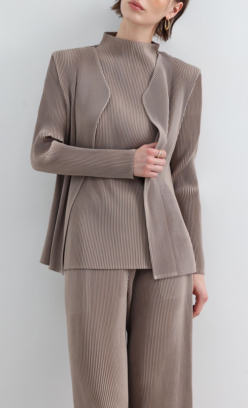 Essential Pleated Cardigan_Beige