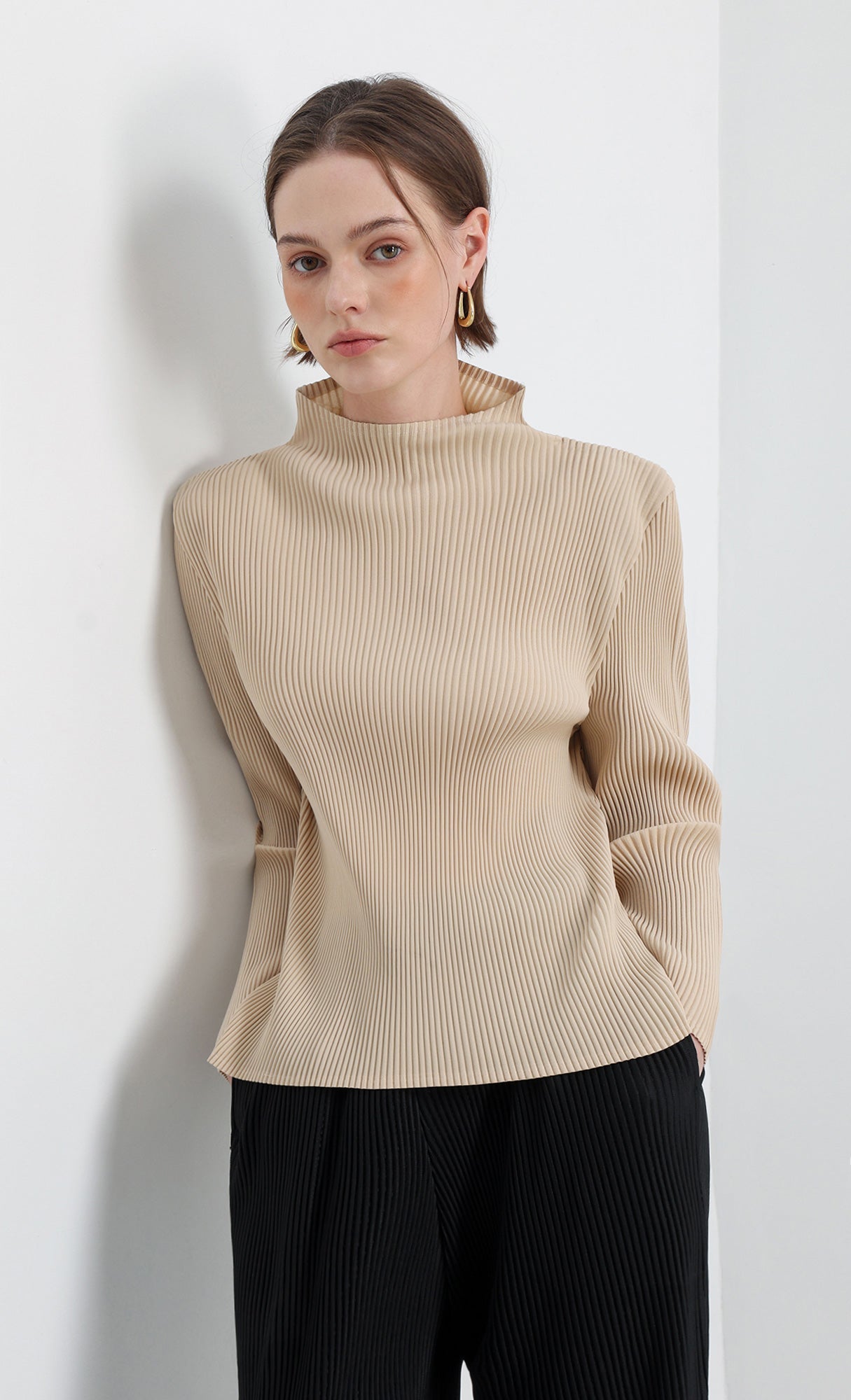 Essential Relaxed Pleated Half-Neck Top_Beige