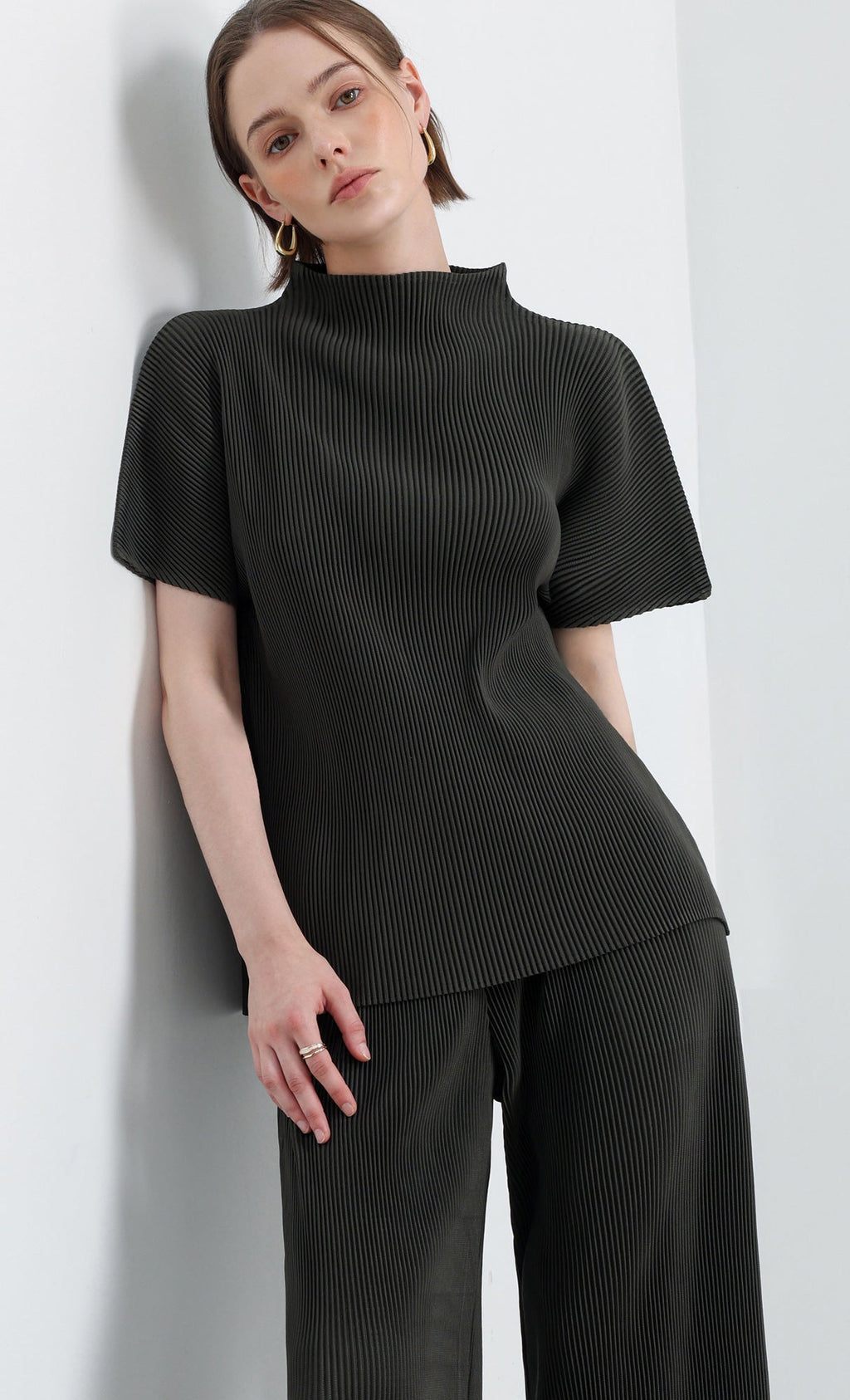 Essential Pleated Half-Neck Top_Khaki