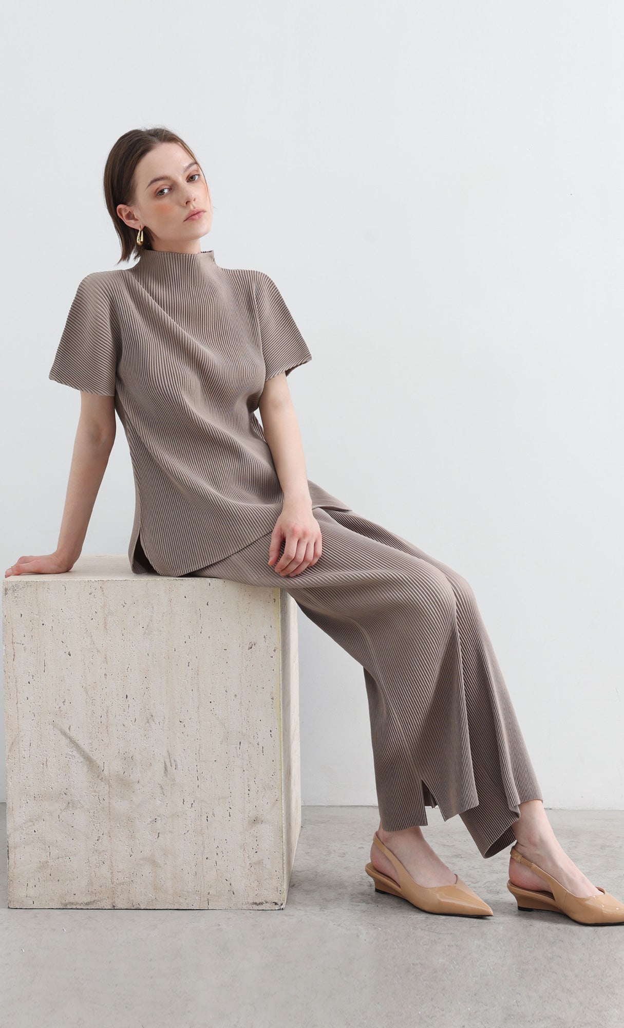 Essential Pleated Half-Neck Top_Beige