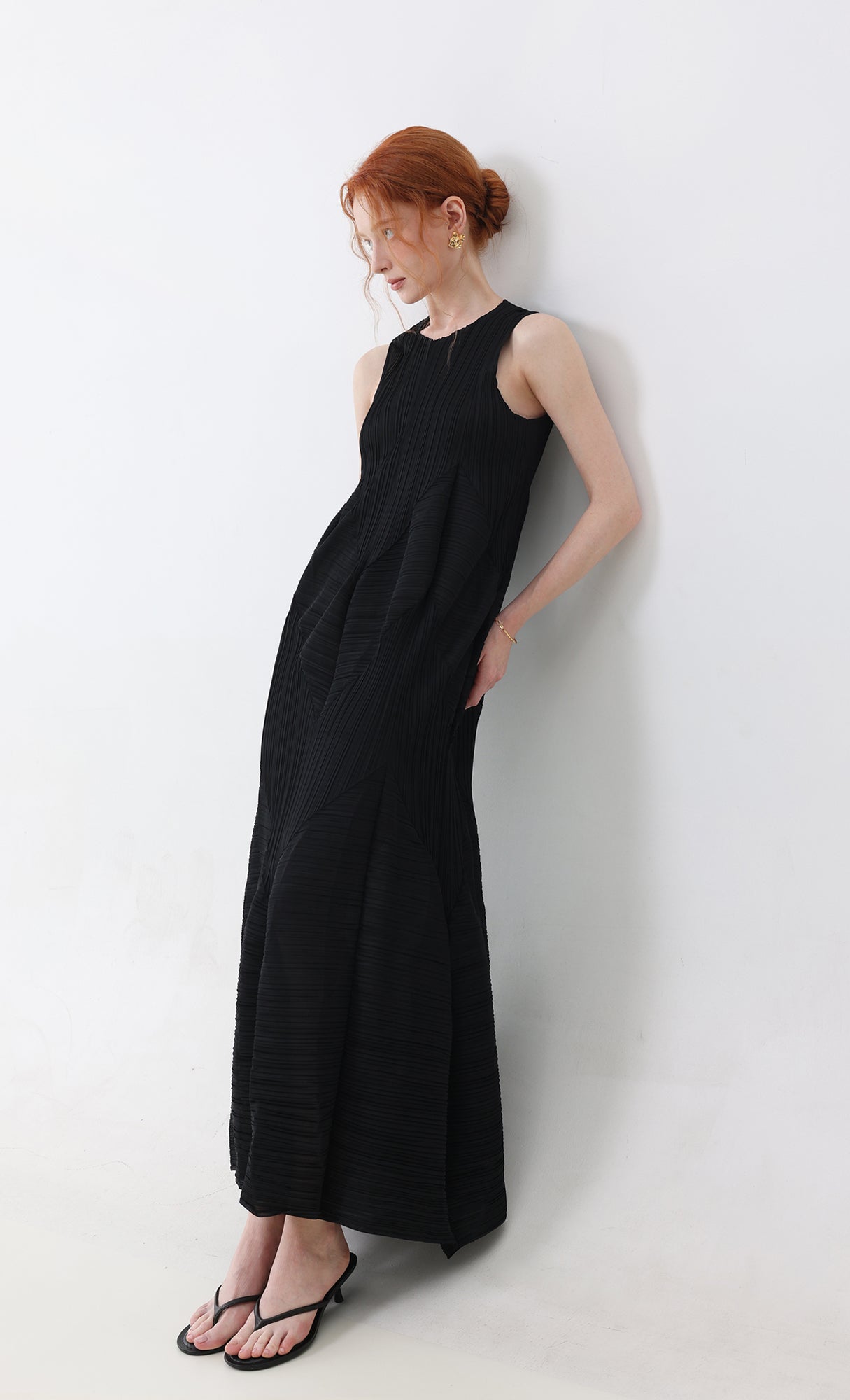 Allu volume sleeveless pleated dress_black