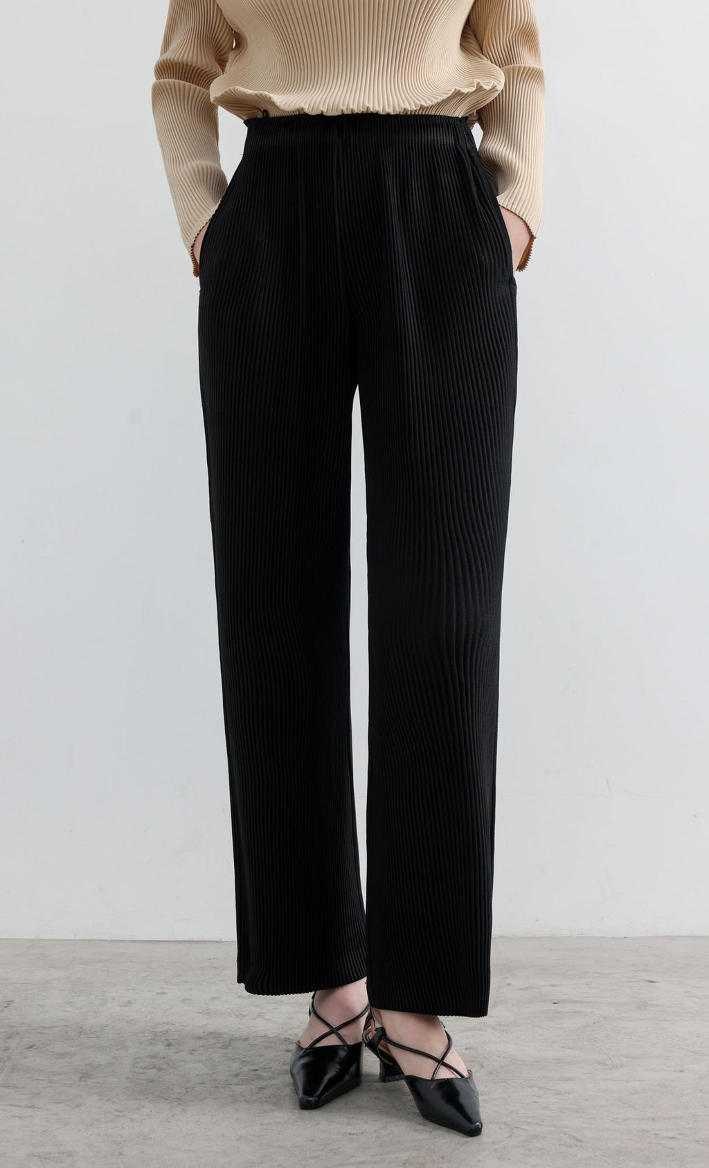 Essential Relaxed Pleated Pants_Black