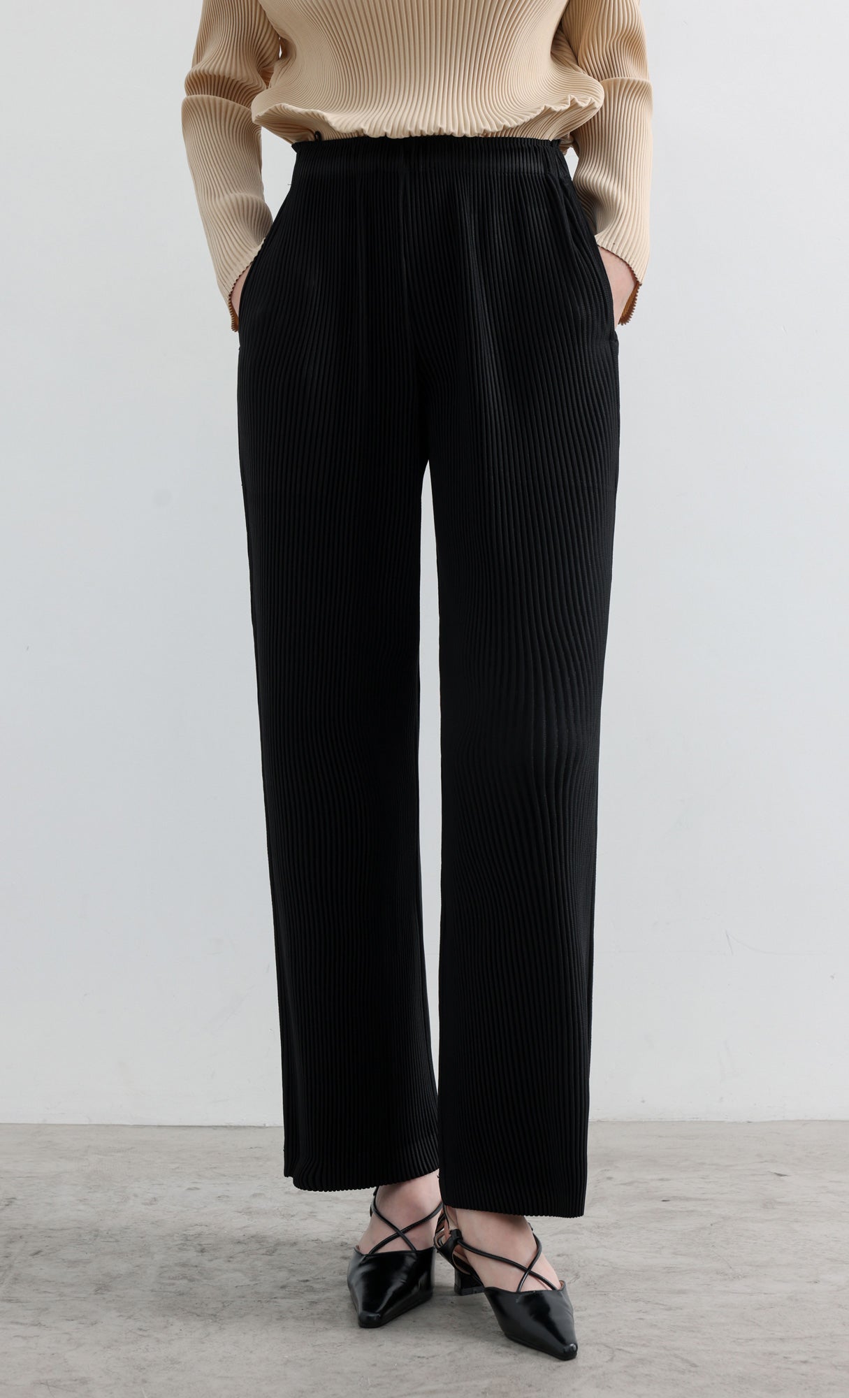 Essential Relaxed Pleated Pants_Black