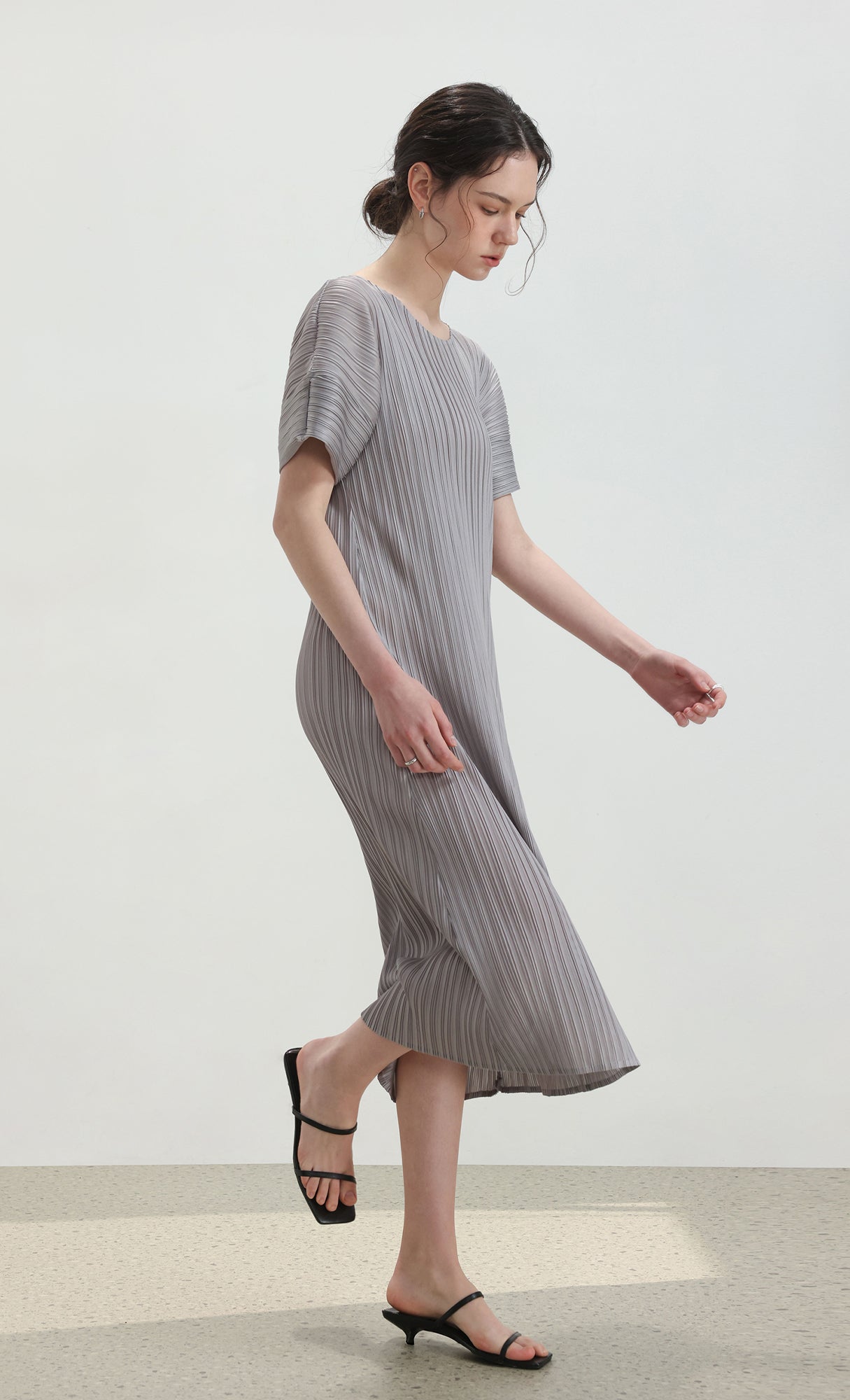 Mira short-sleeve pleated dress_grey