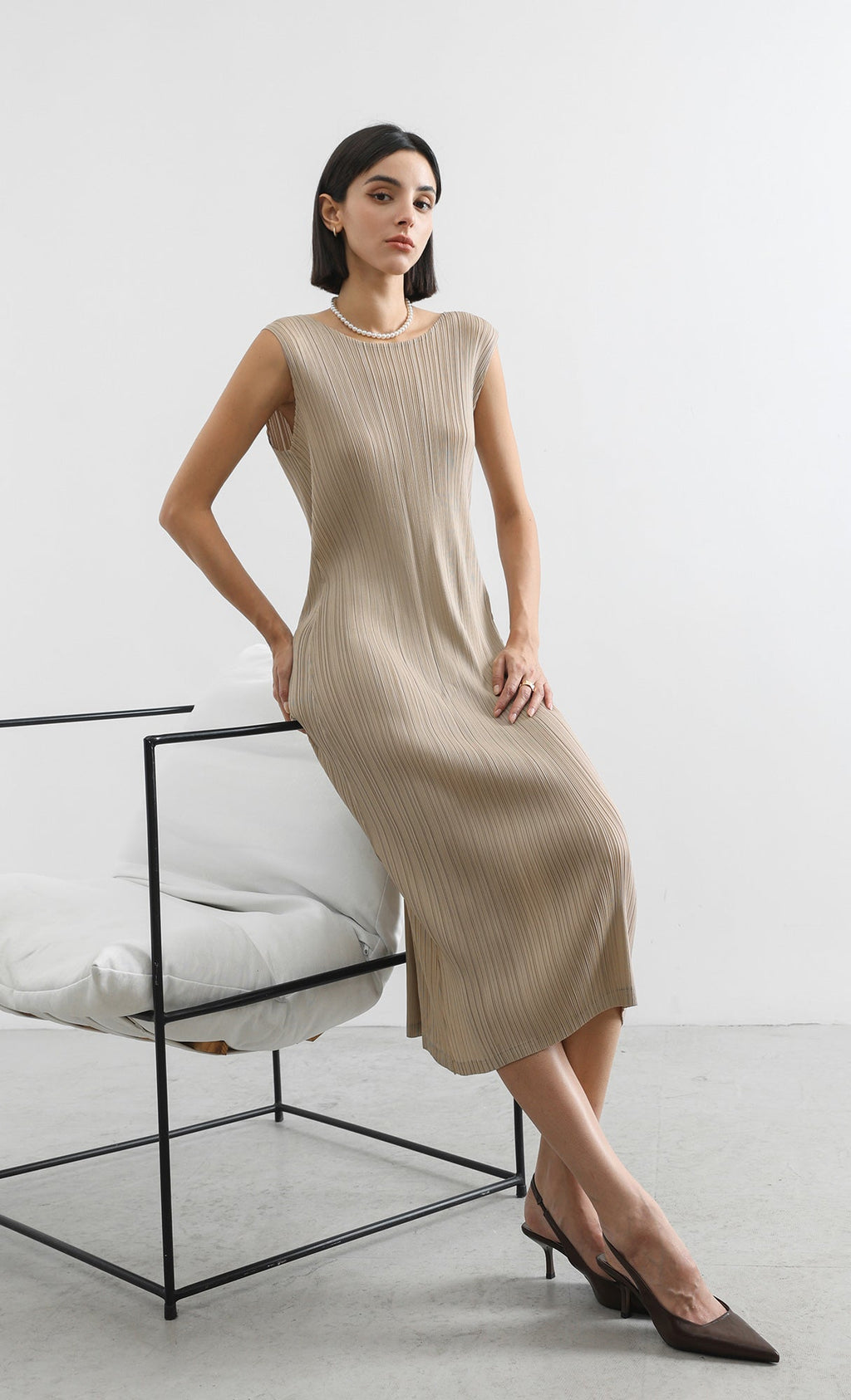 modi pleated sleeveless dress_beige