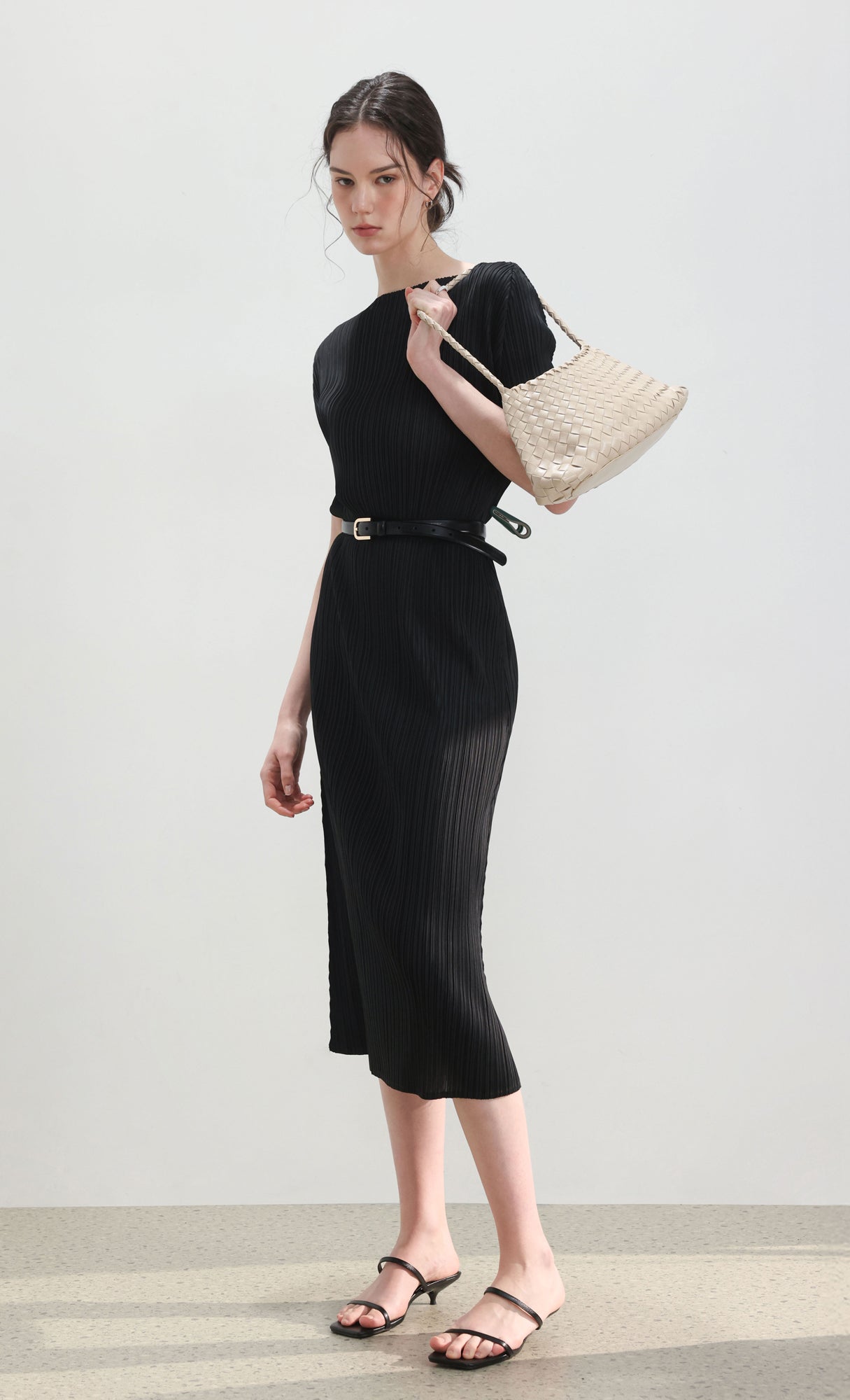 Dalia half-sleeve pleated dress_black