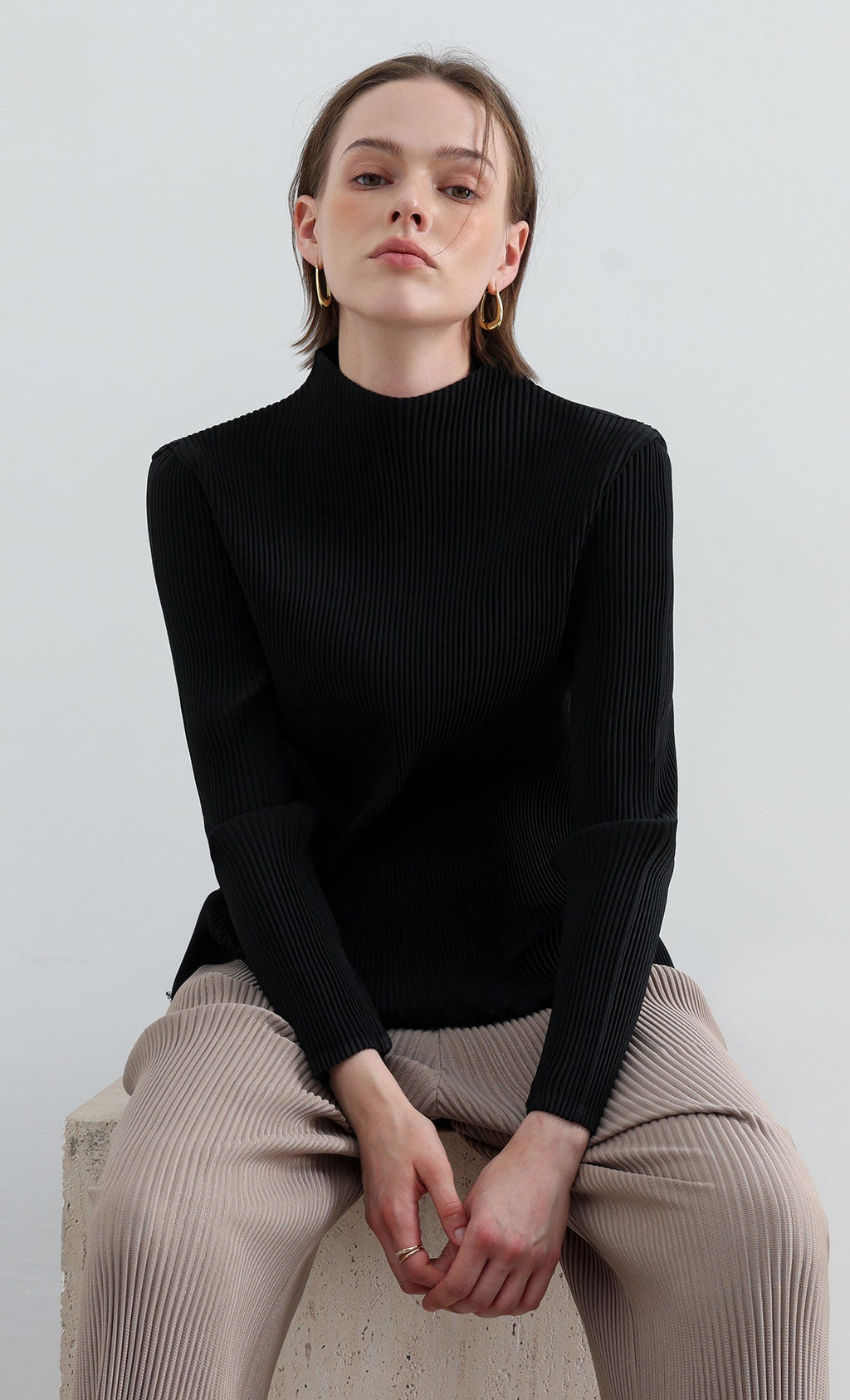 Essential Relaxed Pleated Half-Neck Top_Black