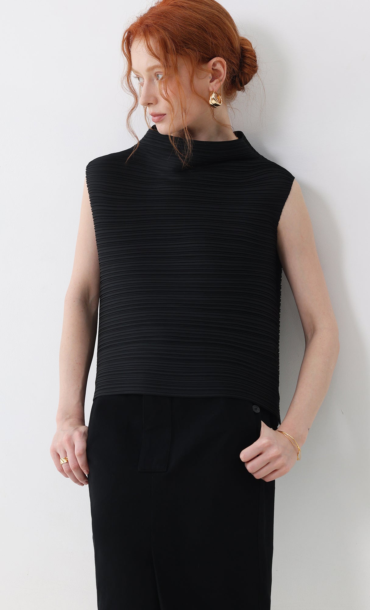 Shor half-neck pleated top_black