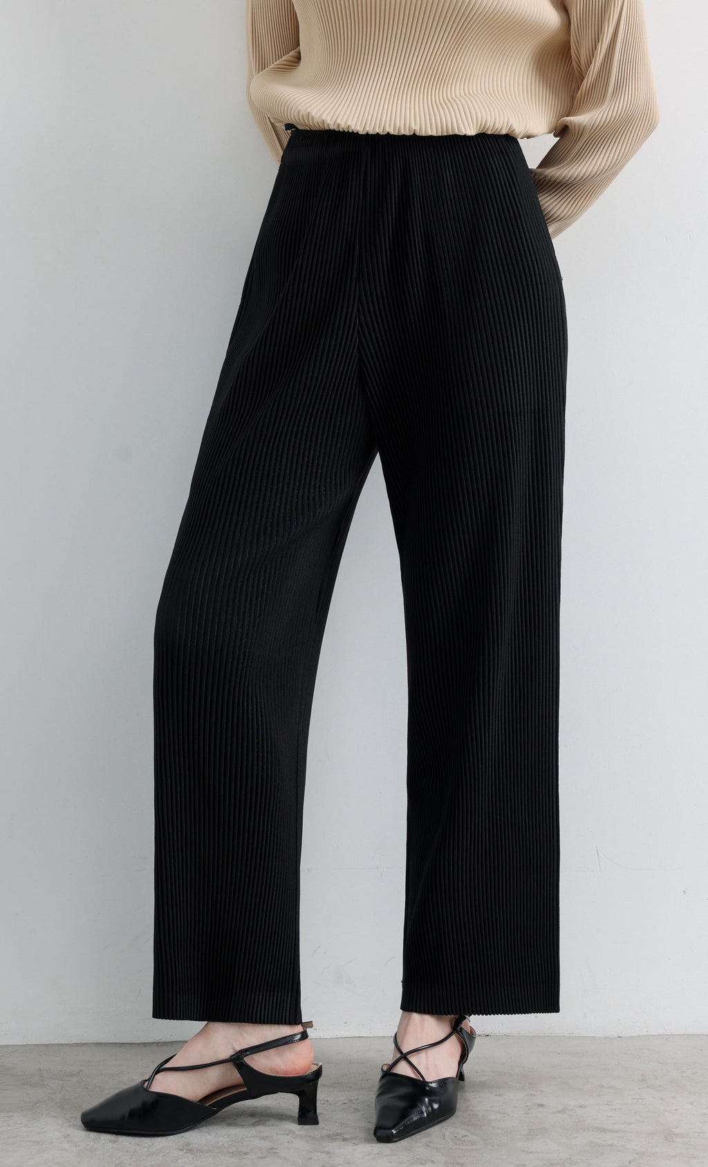 Essential Relaxed Pleated Pants_Black