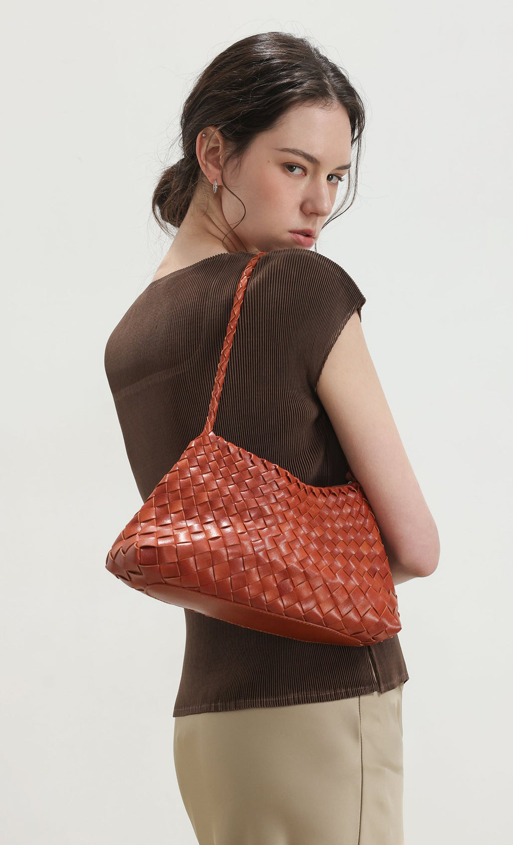 Nesia weaving shouler bag_camel