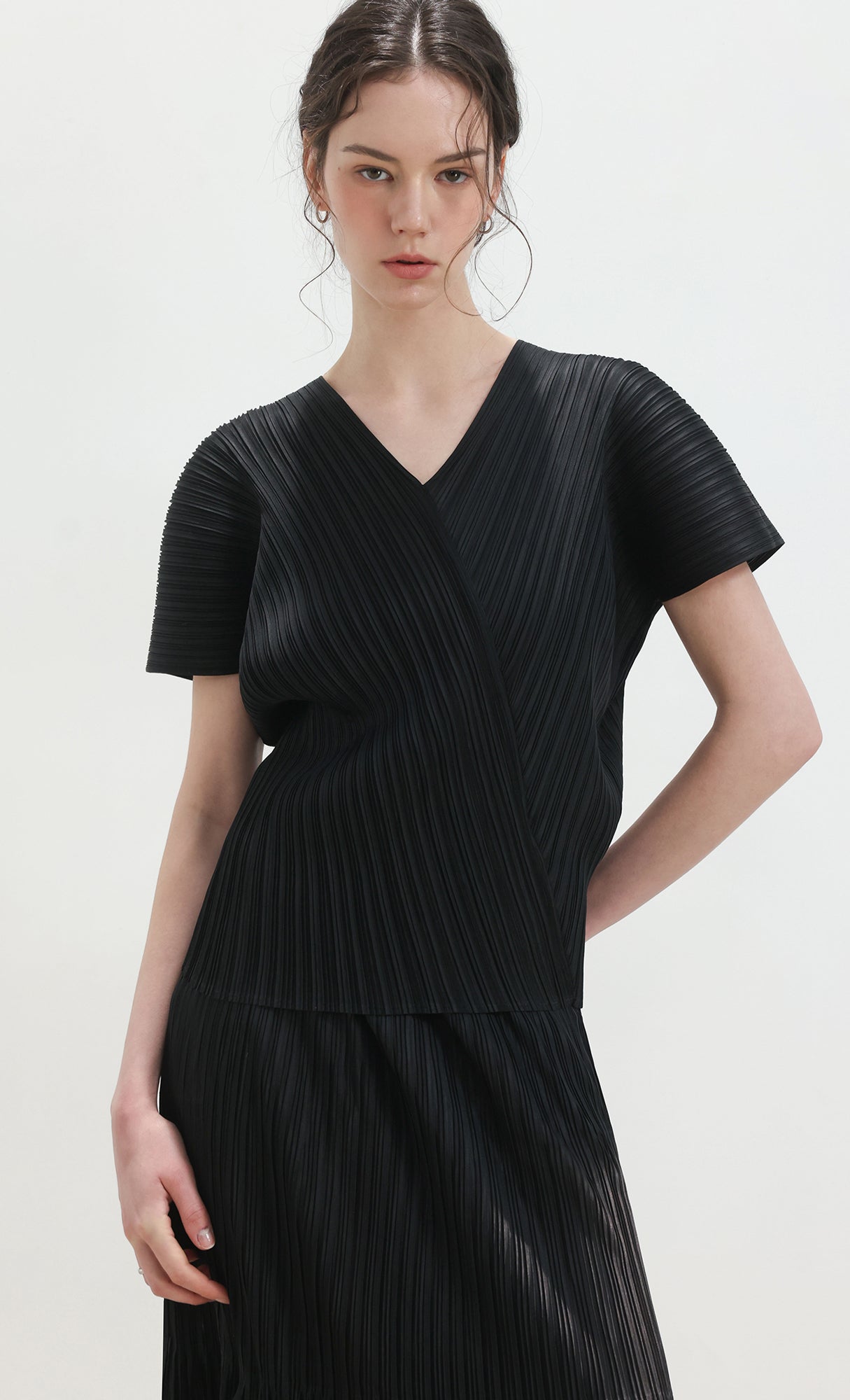 Joy pleated v-neck top_black