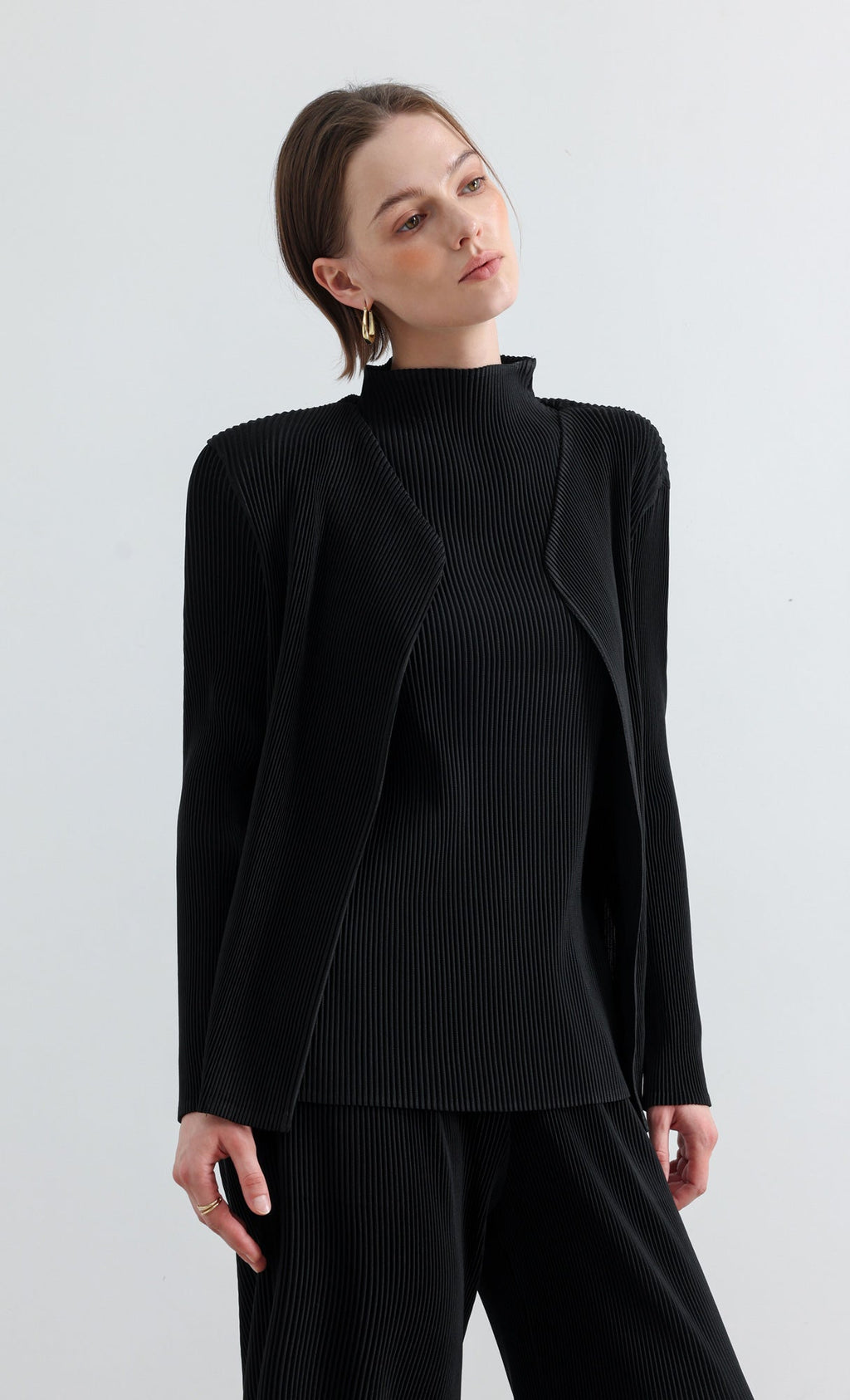 Essential Pleated Half-Neck Top_Black