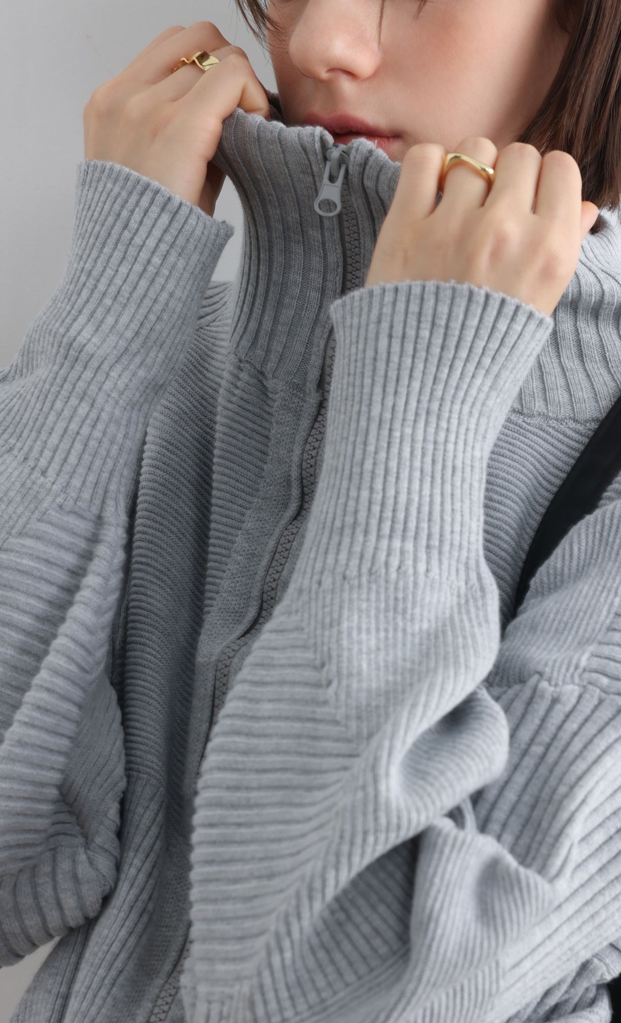 High Neck Knitted Pleated Zip-Up Cardigan_Grey