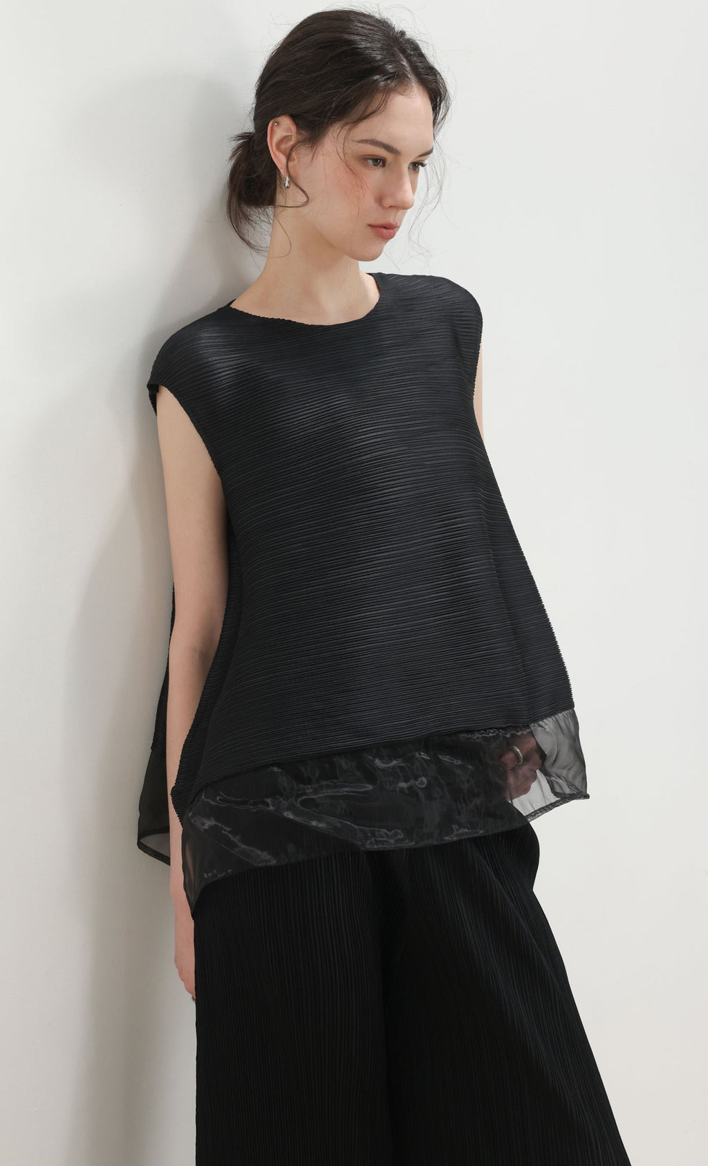 Dren sleeveless pleated top_black