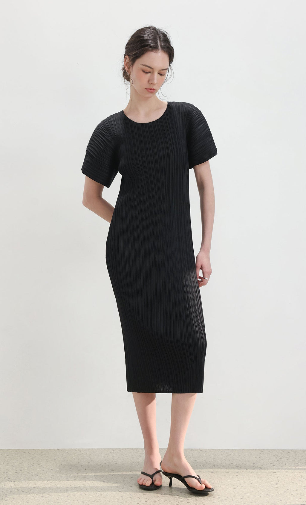 Mira short-sleeve pleated dress_black