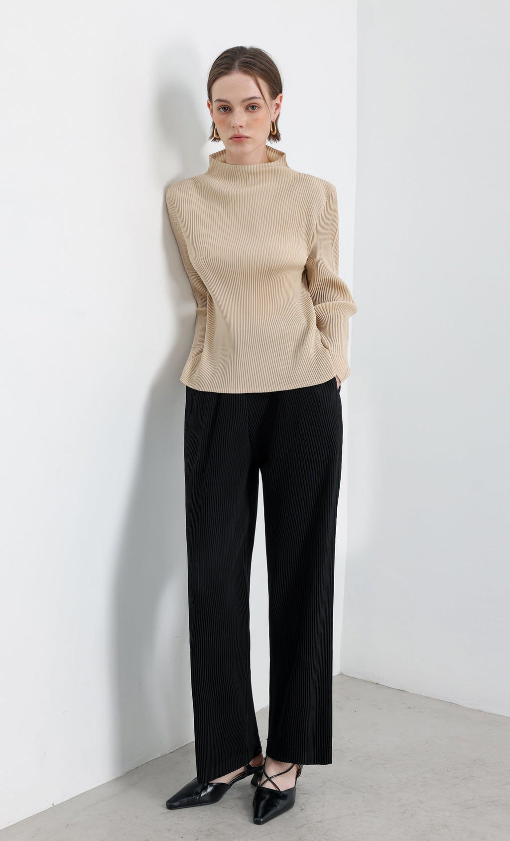 Essential Relaxed Pleated Half-Neck Top_Beige